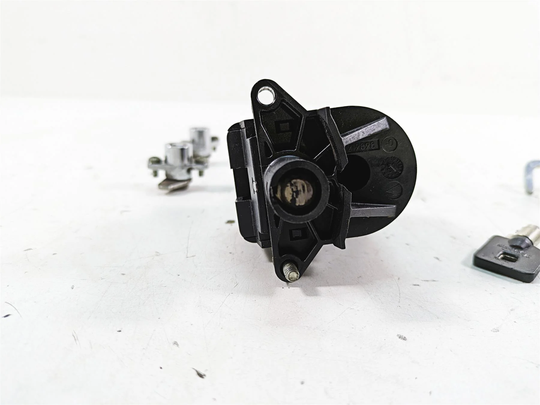 2008 Harley FLHTCU Electra Glide Ignition Switch Key Lock Set 71572-06 - Image 10