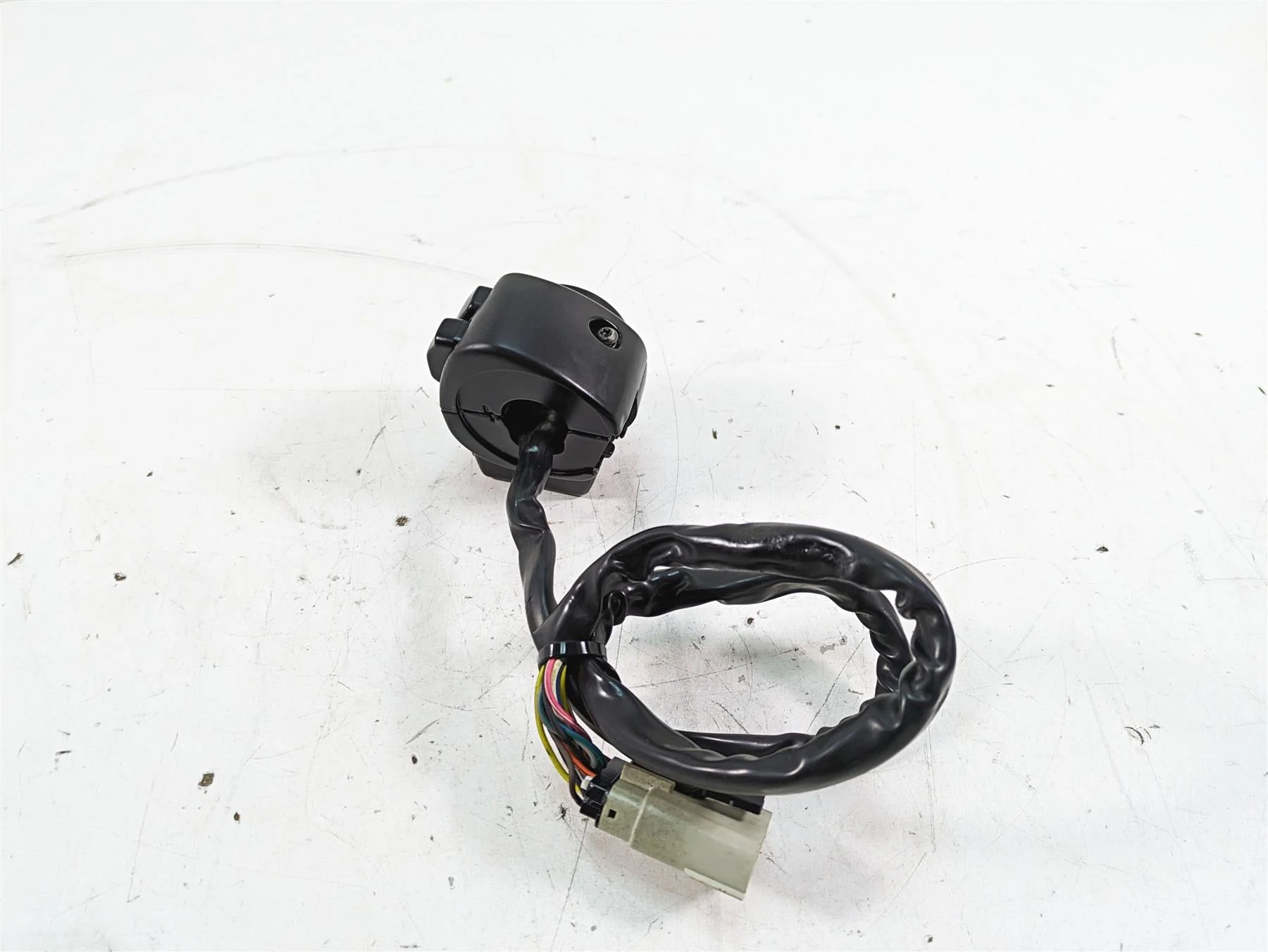 2008 Harley FLHTCU Electra Glide Left Hand Control Switch - Read 71682-06A - Image 2