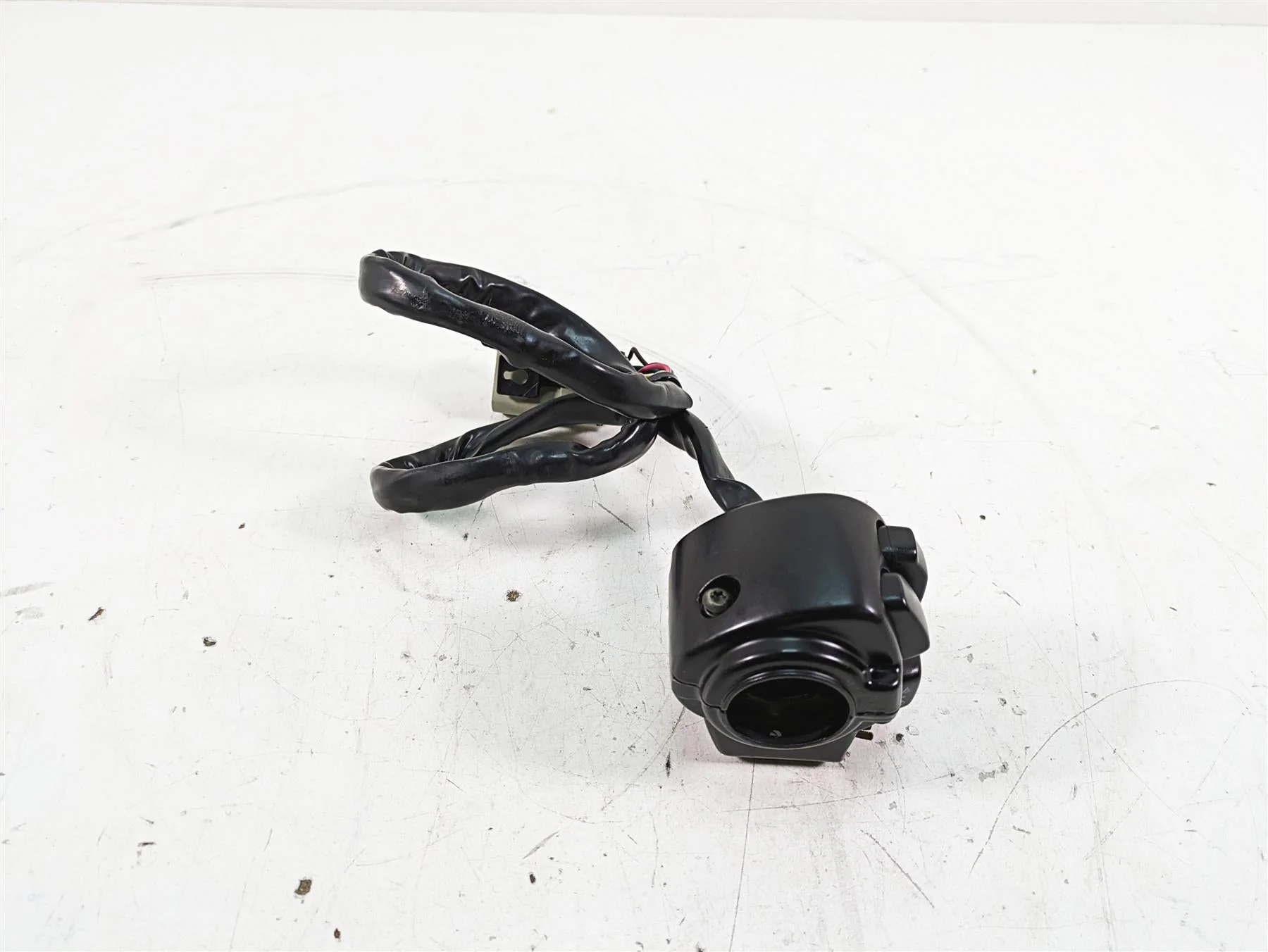 2008 Harley FLHTCU Electra Glide Left Hand Control Switch - Read 71682-06A - Image 4
