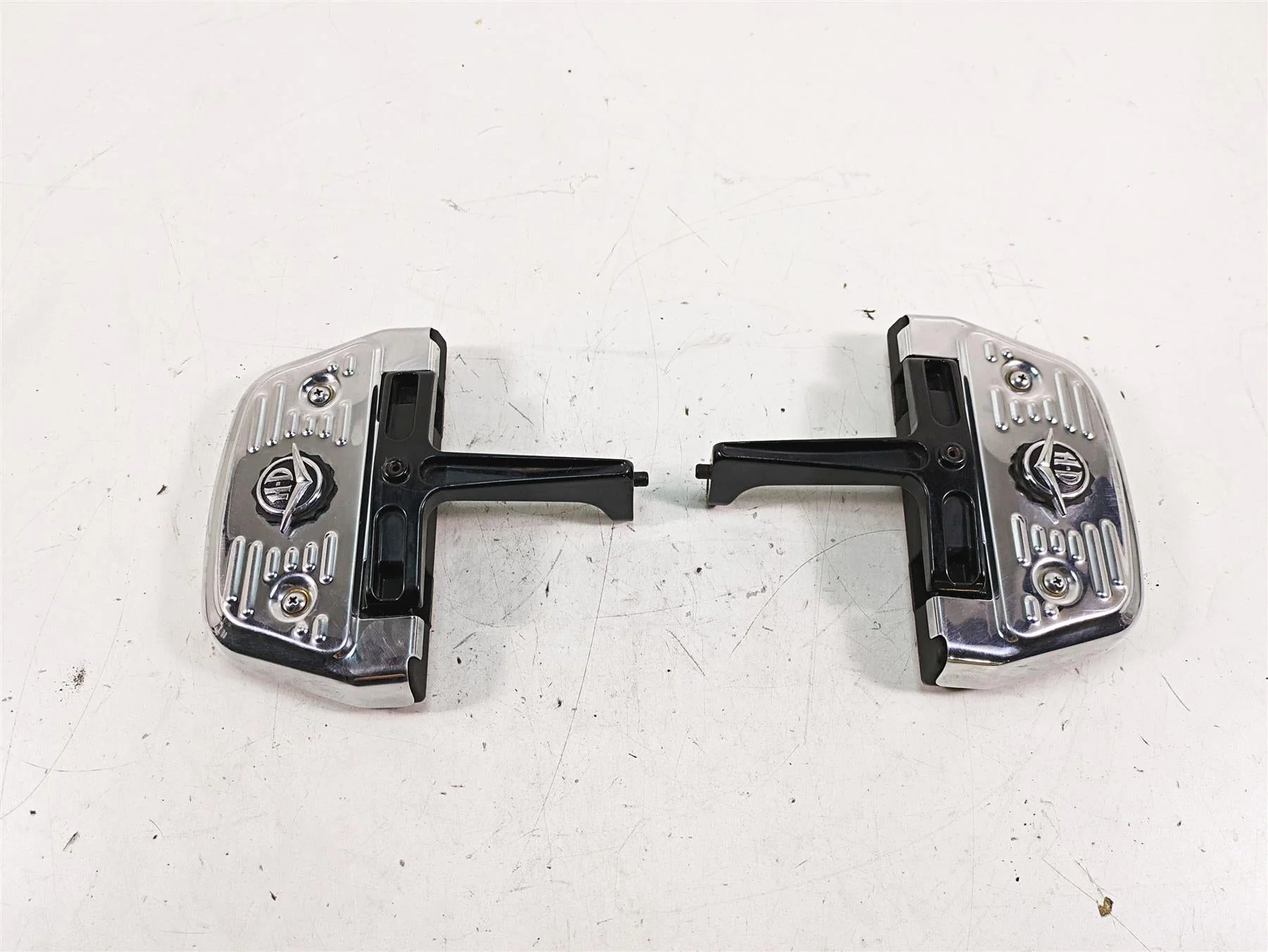 2008 Harley FLHTCU Electra Glide Left Right Passenger Floor Board Set 52719-93B - Image 2