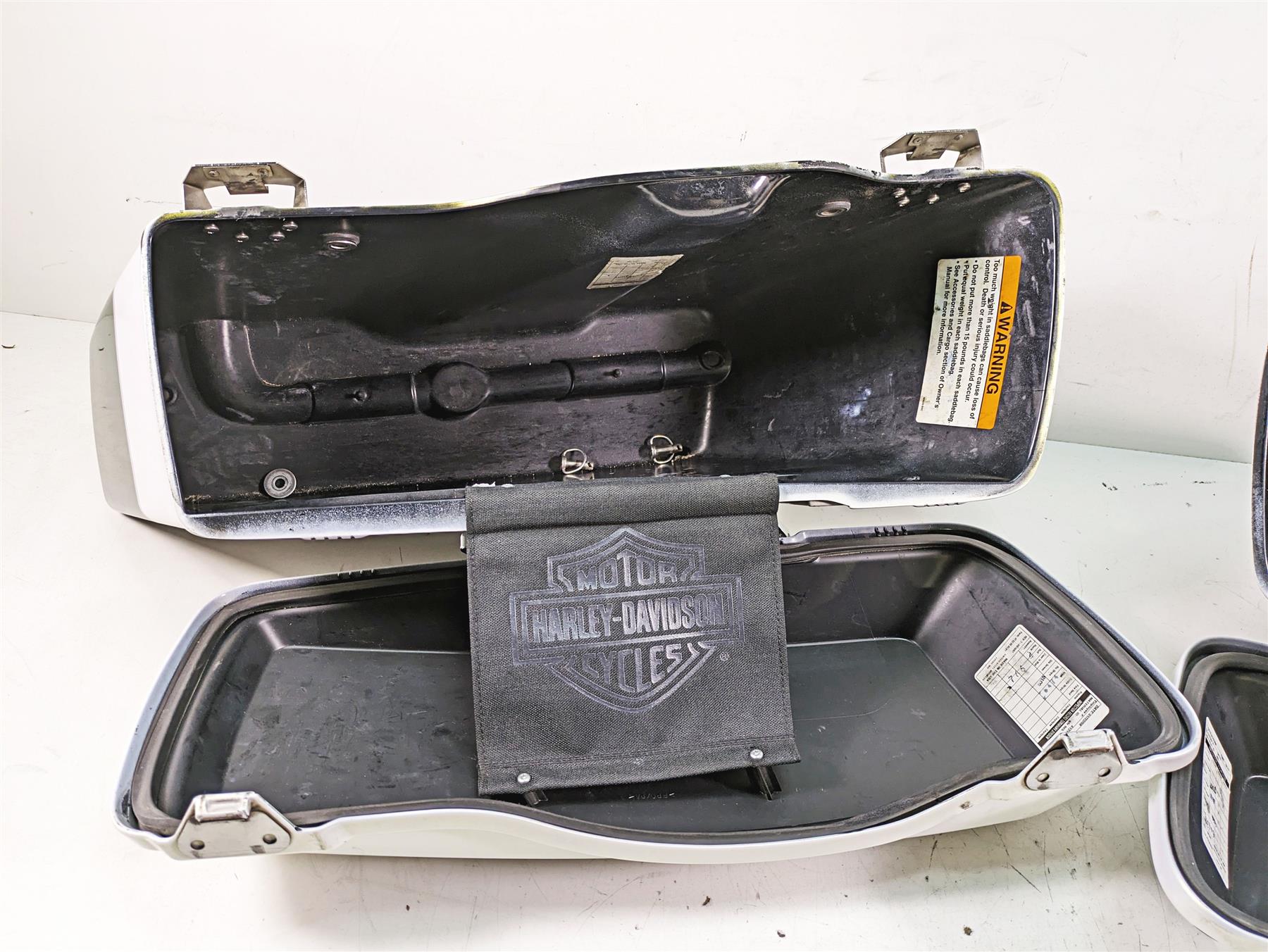 2008 Harley FLHTCU Electra Glide Left Right Saddlebag Saddle Bag Set 90752-93 - Image 12