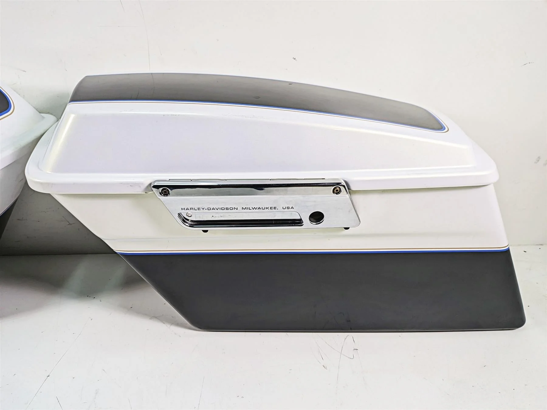 2008 Harley FLHTCU Electra Glide Left Right Saddlebag Saddle Bag Set 90752-93 - Image 2