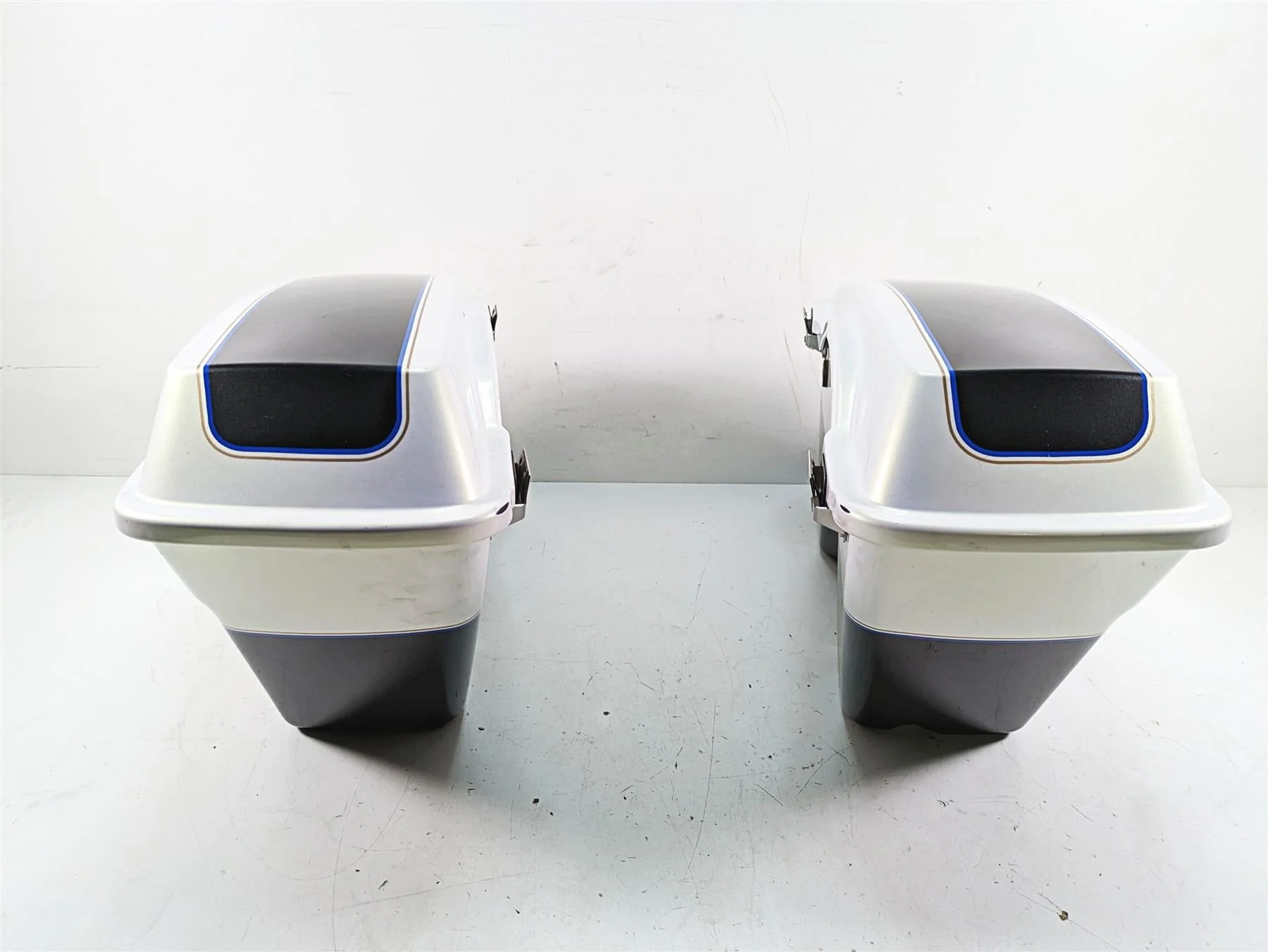 2008 Harley FLHTCU Electra Glide Left Right Saddlebag Saddle Bag Set 90752-93 - Image 4