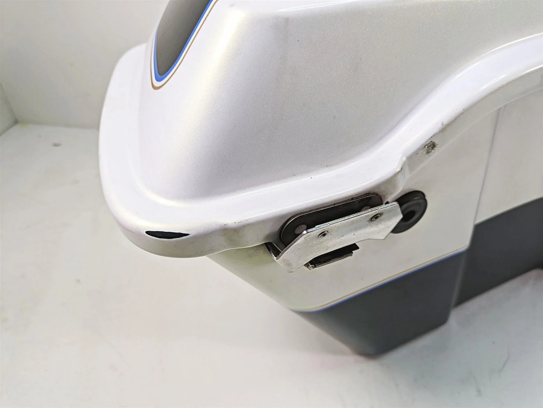 2008 Harley FLHTCU Electra Glide Left Right Saddlebag Saddle Bag Set 90752-93 - Image 7