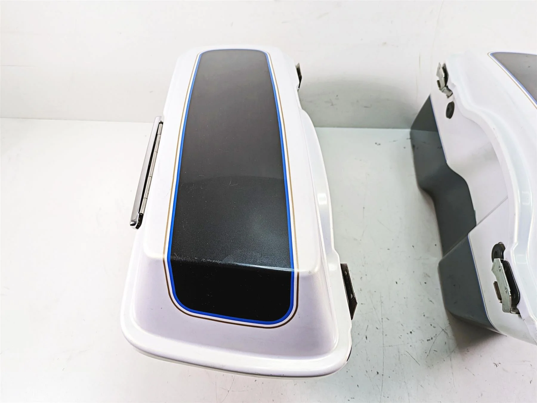 2008 Harley FLHTCU Electra Glide Left Right Saddlebag Saddle Bag Set 90752-93 - Image 9