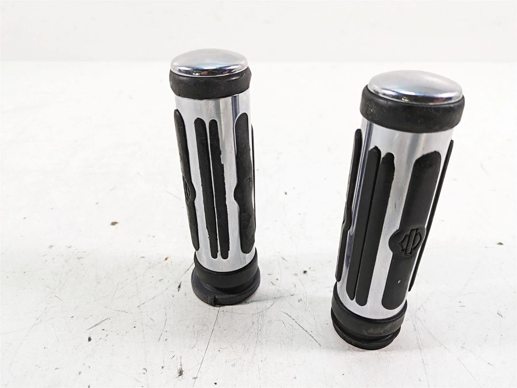 2008 Harley FLHTCU Electra Glide Oem Chrome Rubber Hand Grip Set 56246-08 - Image 11