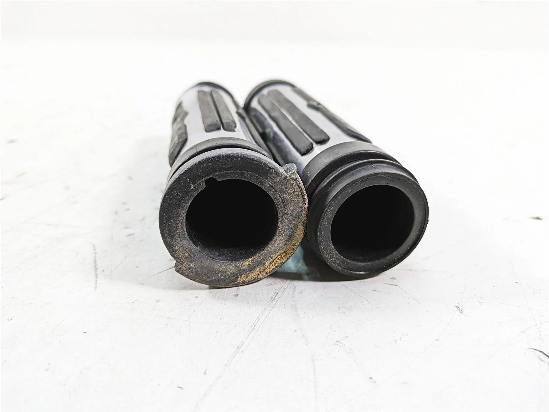 2008 Harley FLHTCU Electra Glide Oem Chrome Rubber Hand Grip Set 56246-08 - Image 9