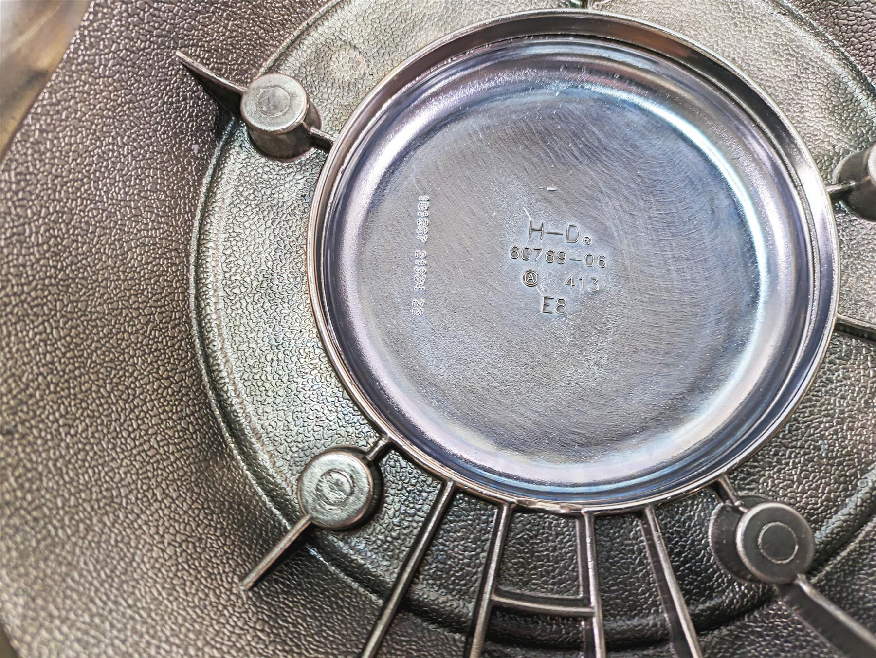 2008 Harley FLHTCU Electra Glide Outer Primary Drive Clutch Cover 60685-07 - Image 11