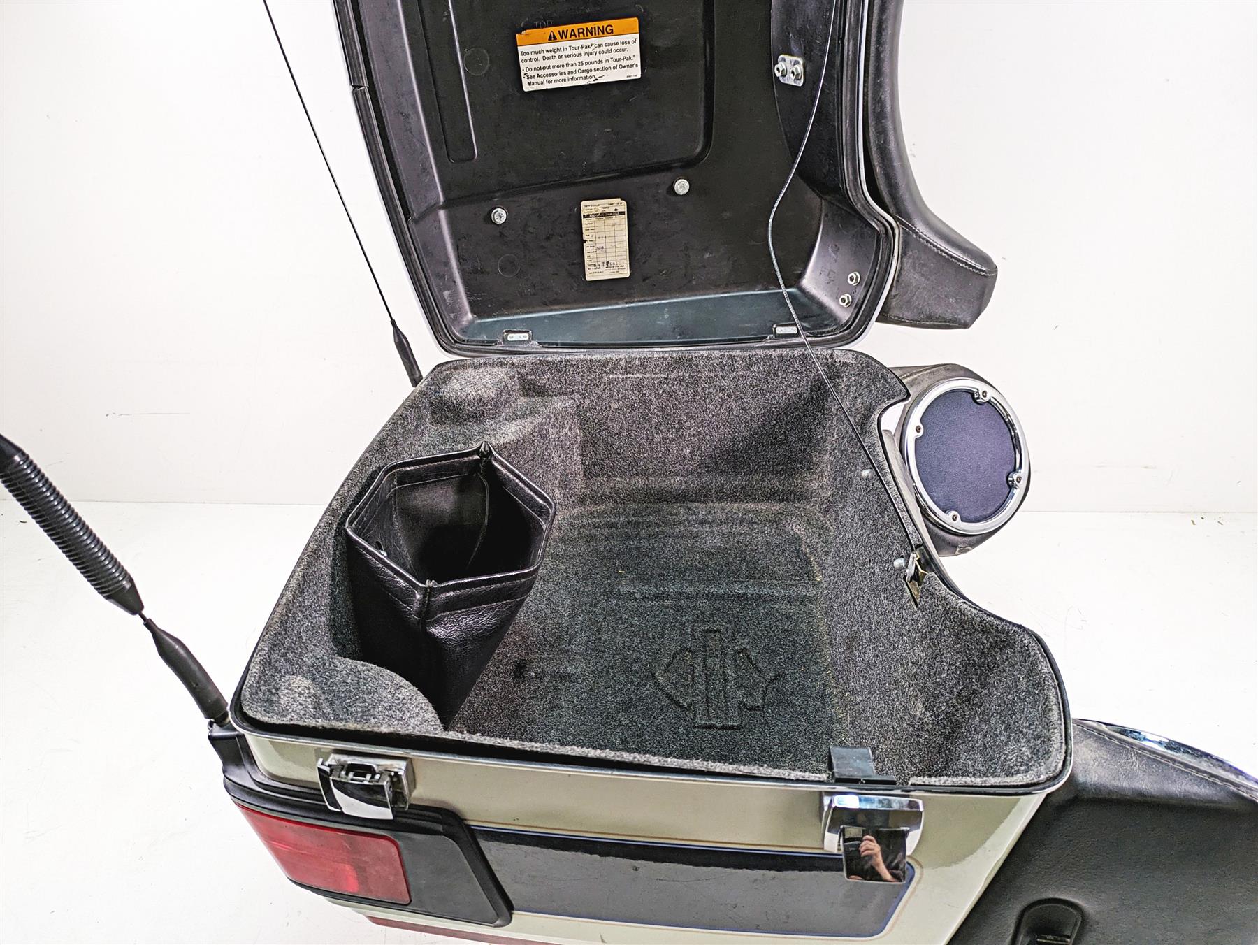 2008 Harley FLHTCU Electra Glide Rear Trunk Tour Pak Speaker Set - Read 53217-08 - Image 11