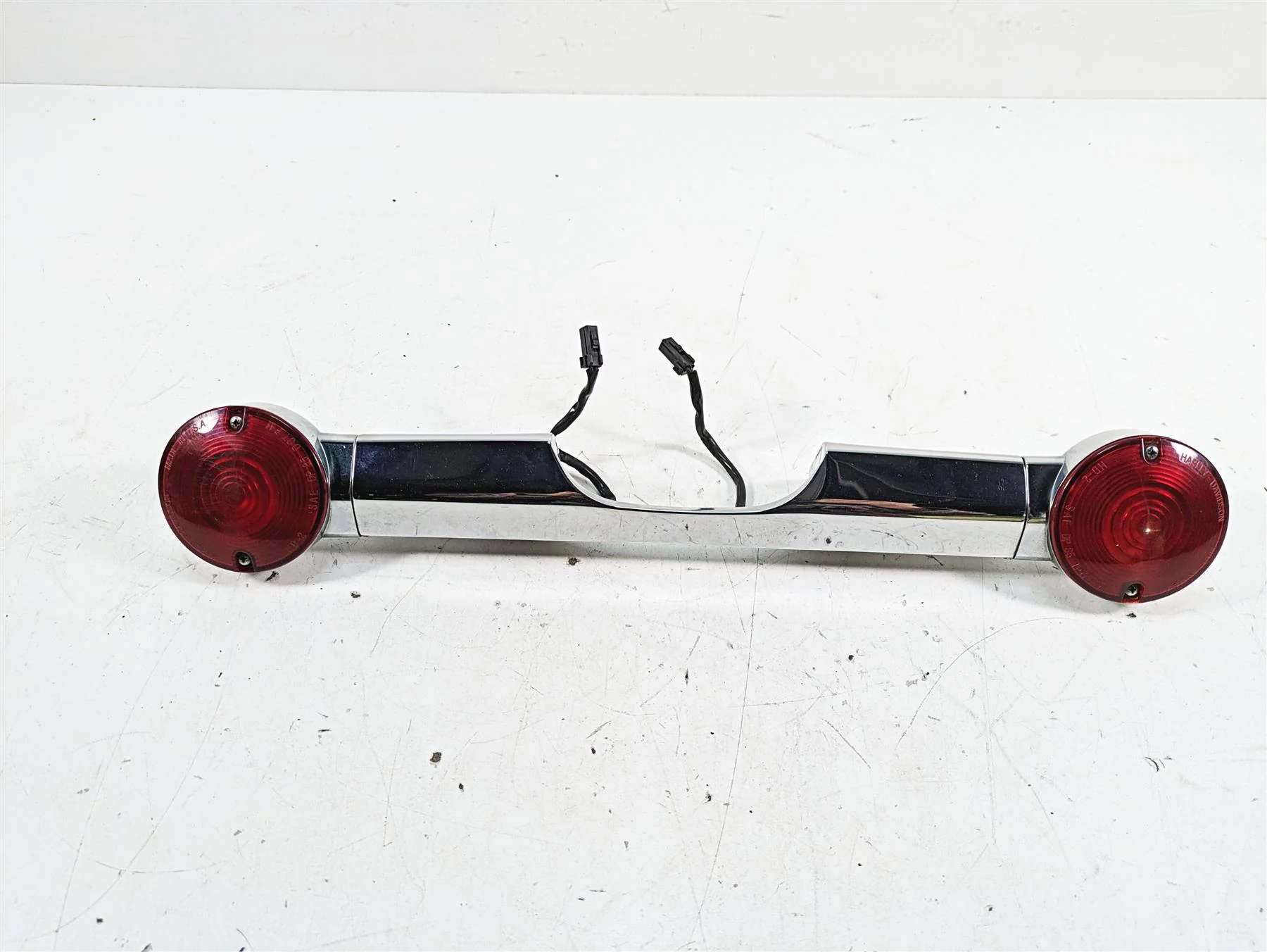 2008 Harley FLHTCU Electra Glide Rear Turn Signal Blinker Bar 68510-74C