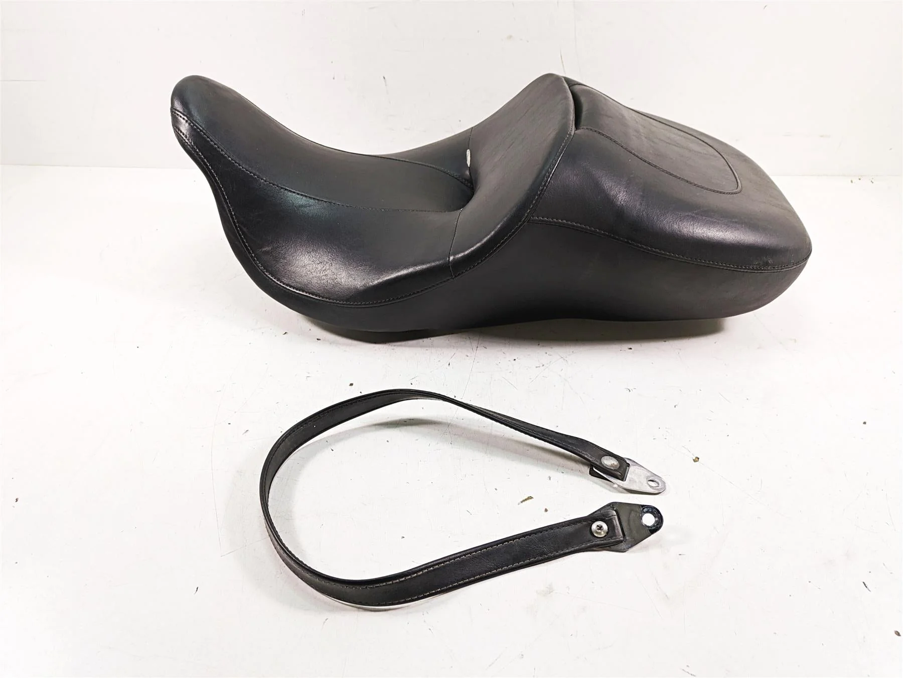 2008 Harley FLHTCU Electra Glide Rider Driver Seat Saddle - Read 52164-08B