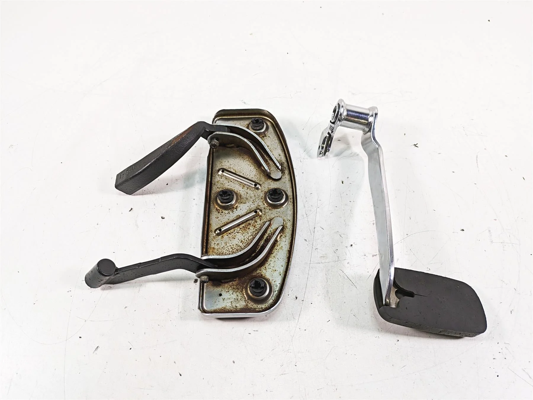 2008 Harley FLHTCU Electra Glide Right Floorboard Footpeg + Brake Lever 50518-83 - Image 9