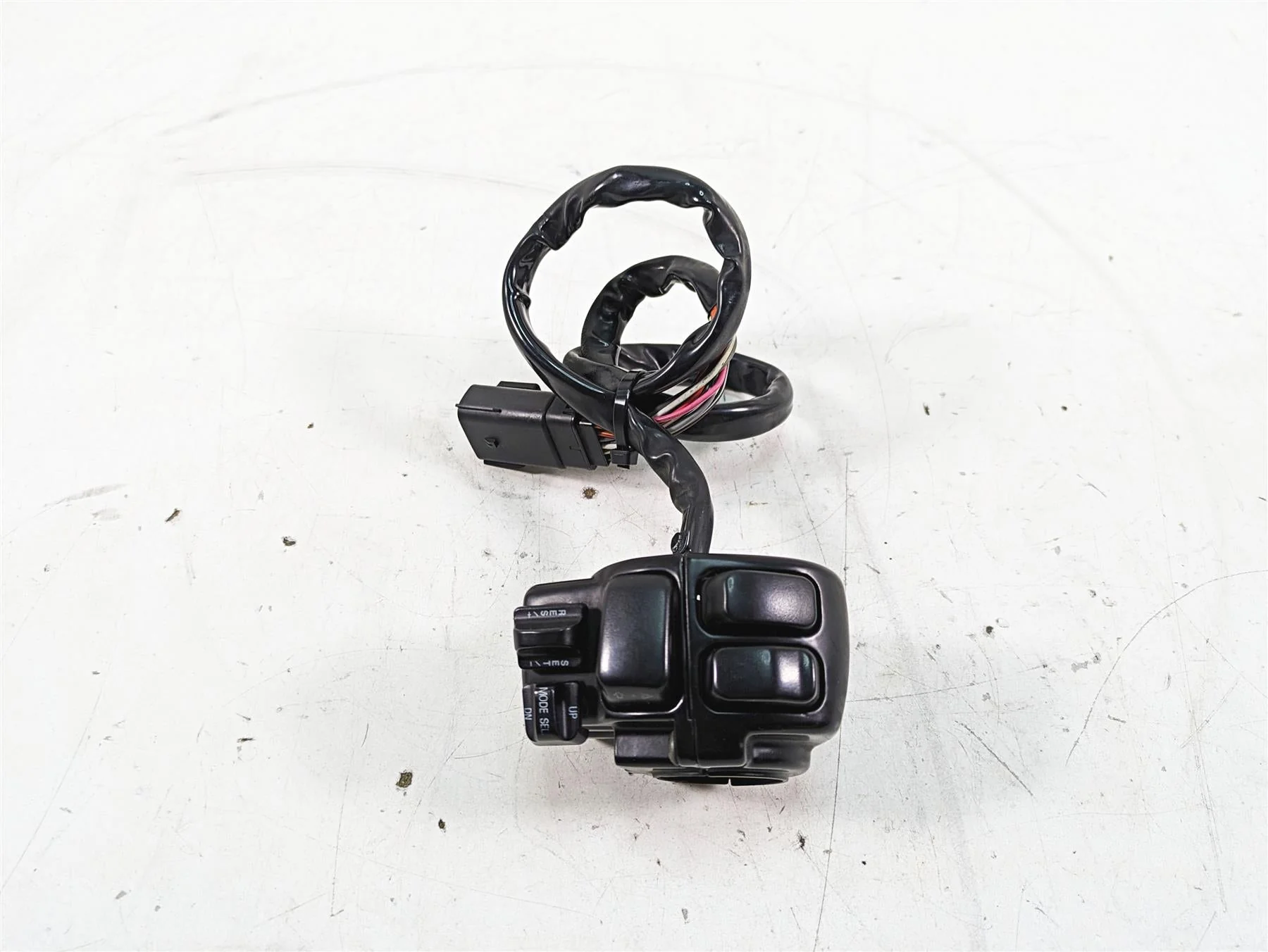 2008 Harley FLHTCU Electra Glide Right Hand Cruise Control Switch 71684-06A - Image 2