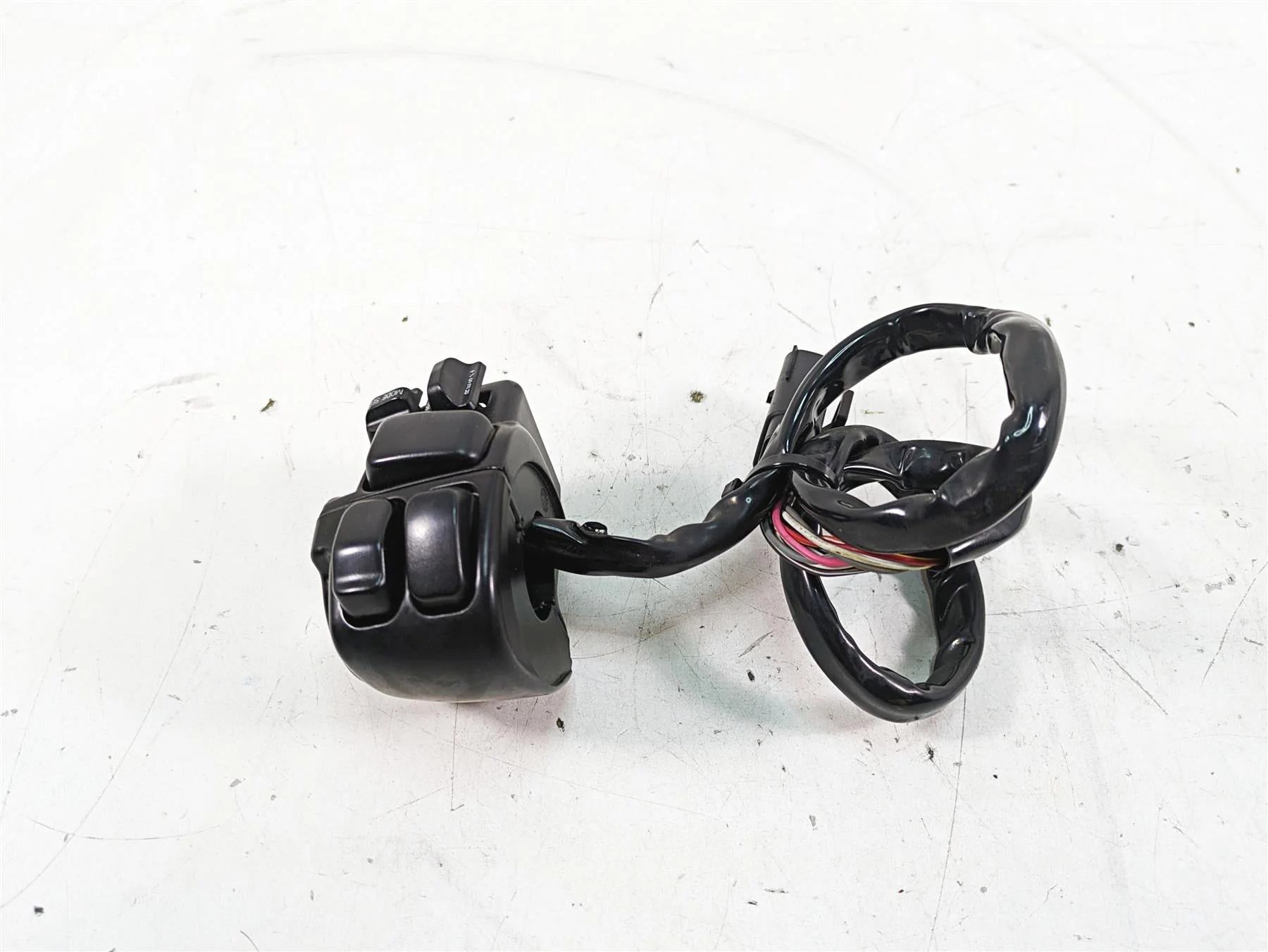 2008 Harley FLHTCU Electra Glide Right Hand Cruise Control Switch 71684-06A - Image 3