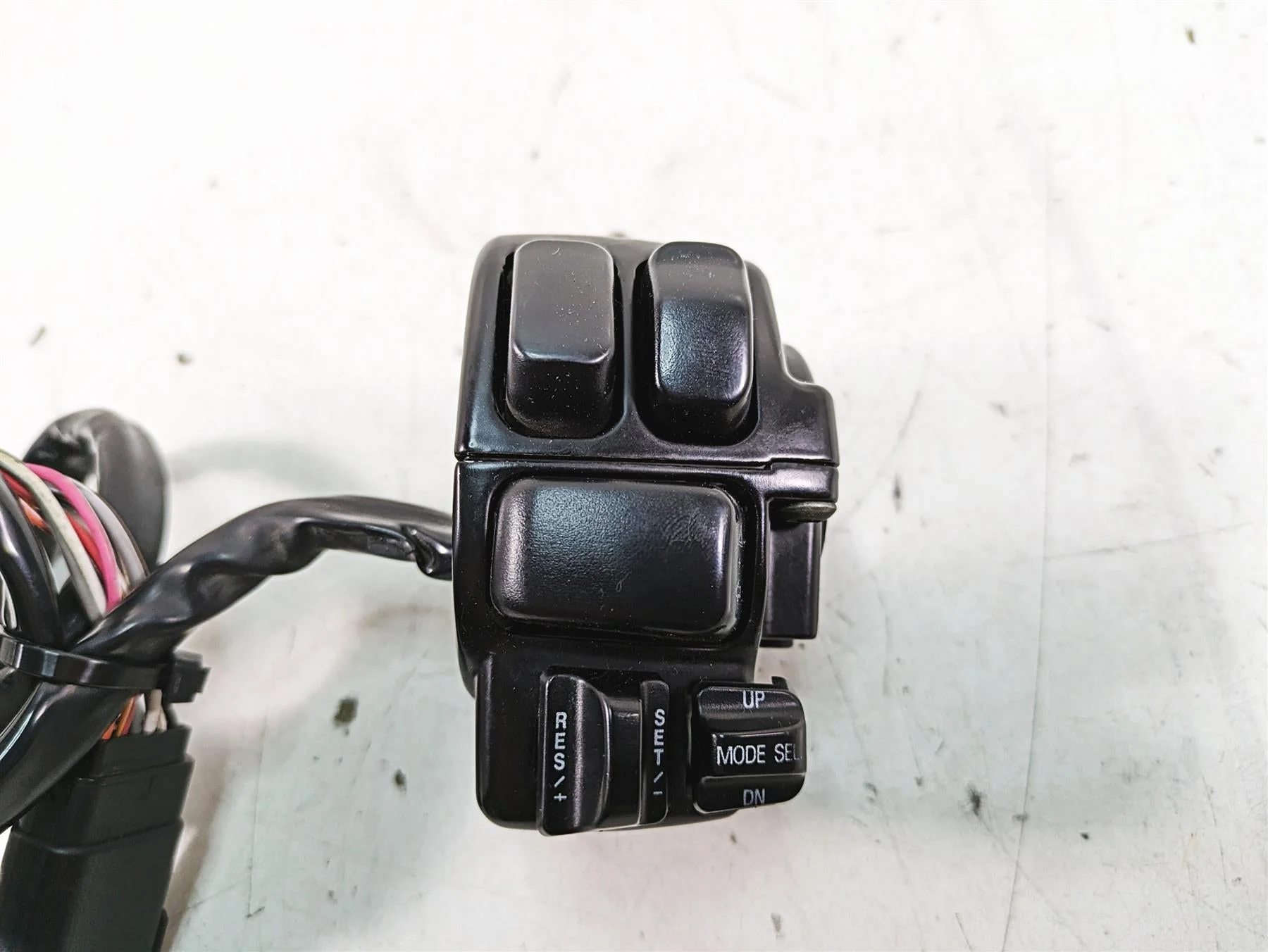 2008 Harley FLHTCU Electra Glide Right Hand Cruise Control Switch 71684-06A - Image 6