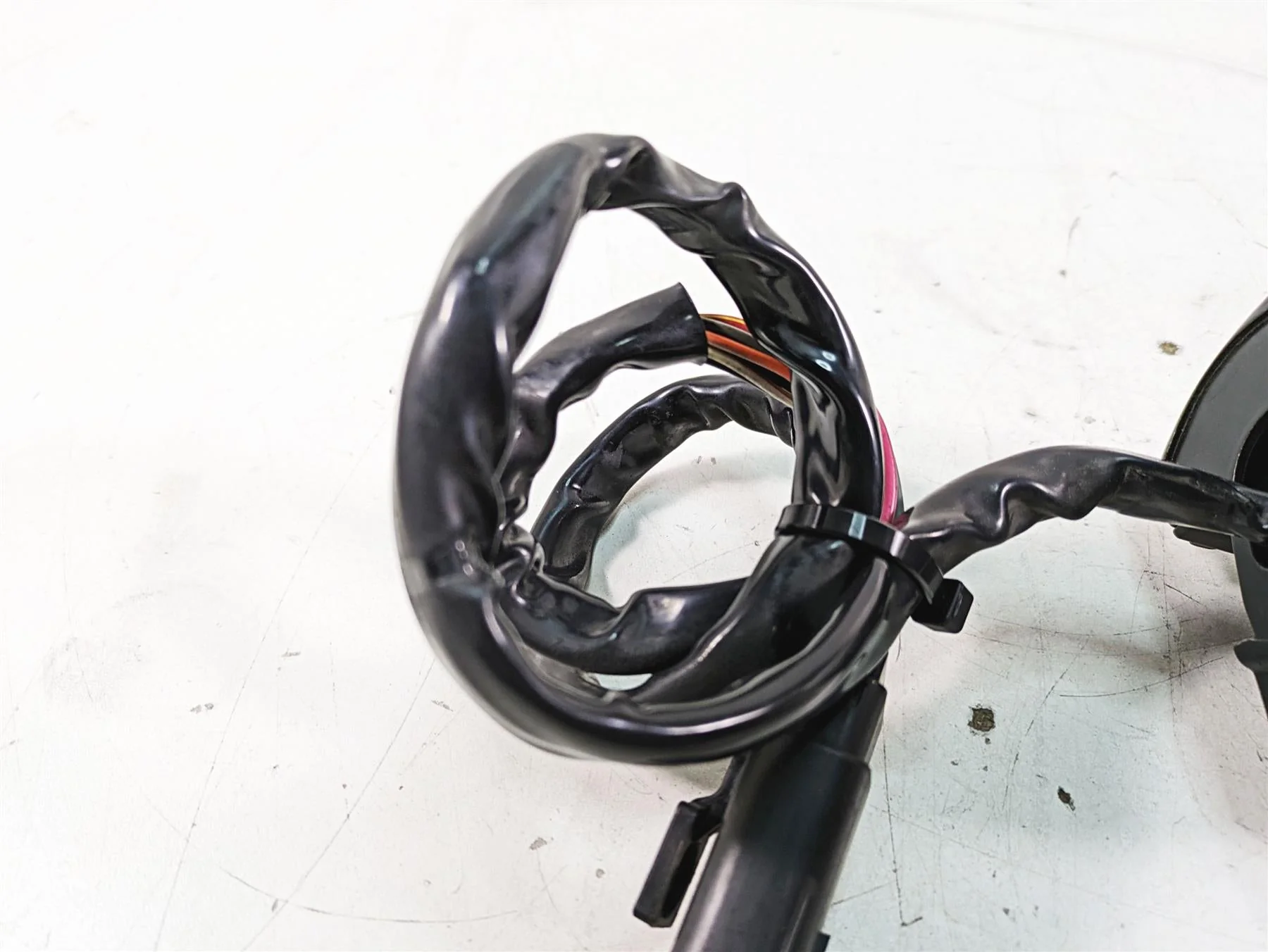 2008 Harley FLHTCU Electra Glide Right Hand Cruise Control Switch 71684-06A - Image 8