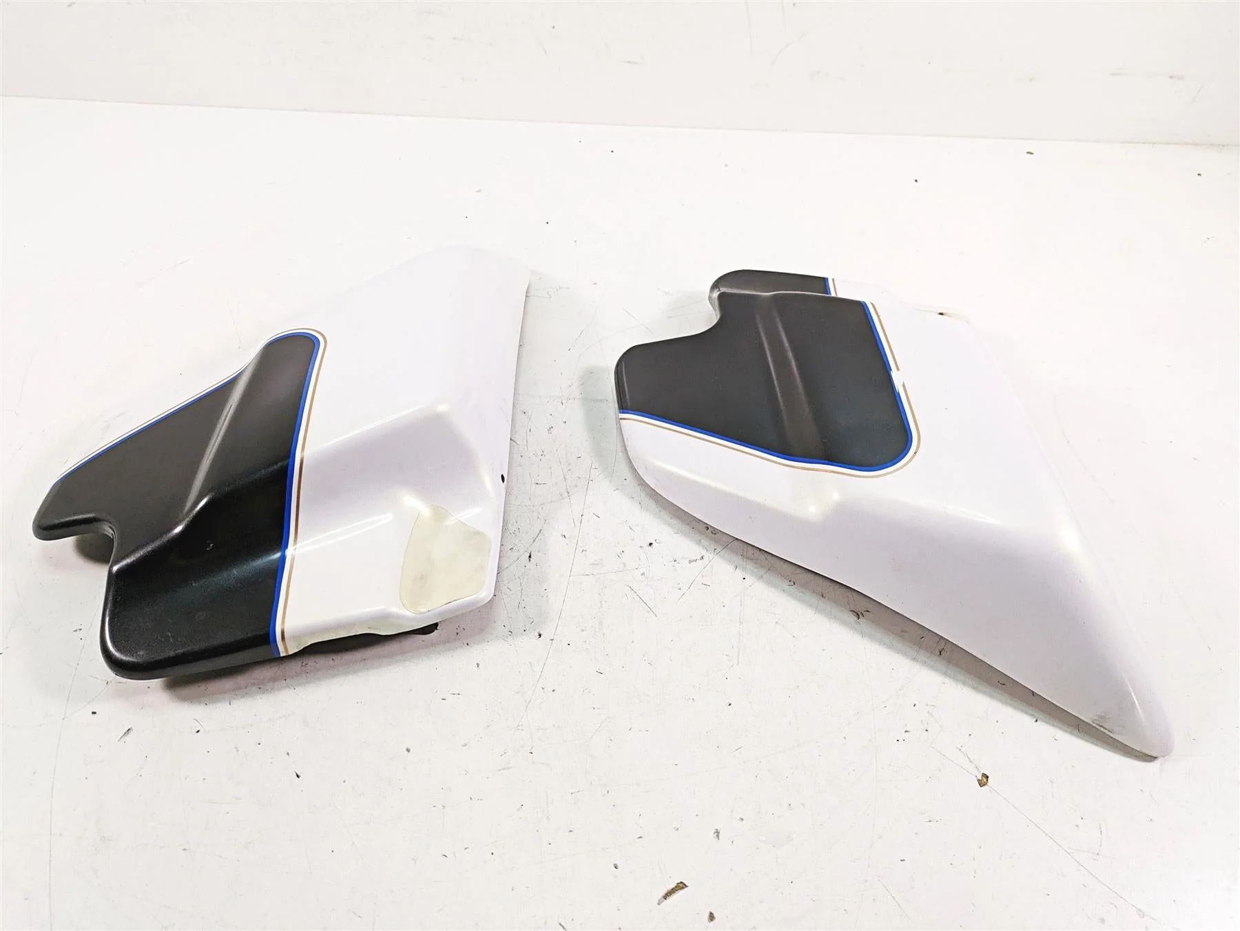 2008 Harley FLHTCU Electra Glide Side Cover Fairing Set 66250-97 66048-97 - Image 2