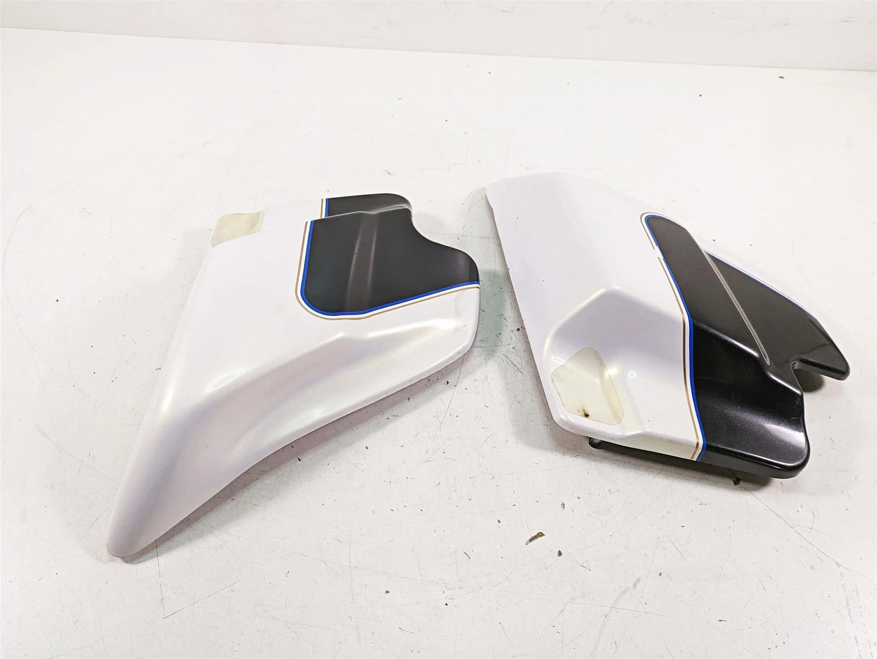 2008 Harley FLHTCU Electra Glide Side Cover Fairing Set 66250-97 66048-97 - Image 4
