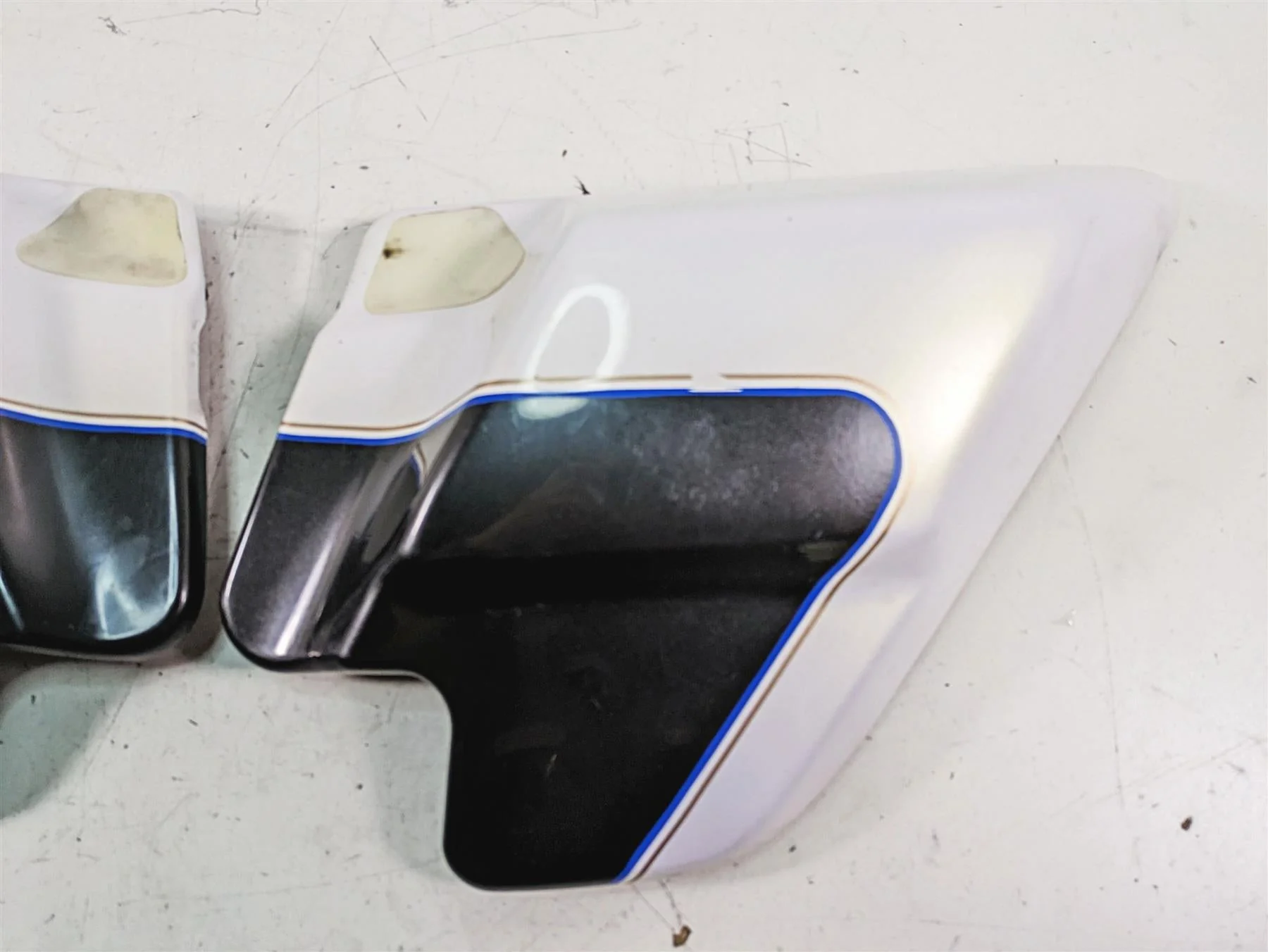 2008 Harley FLHTCU Electra Glide Side Cover Fairing Set 66250-97 66048-97 - Image 5