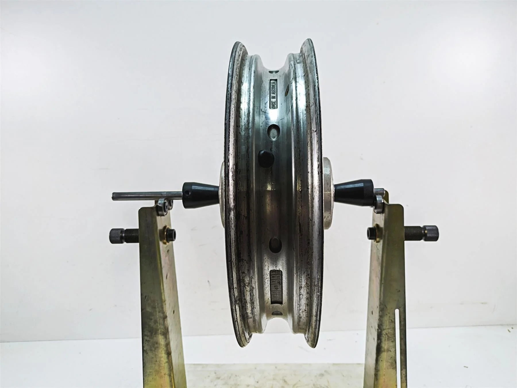 2008 Harley FLHTCU Electra Glide Straight 16x3 Front Wheel Rim 41085-08 - Image 3