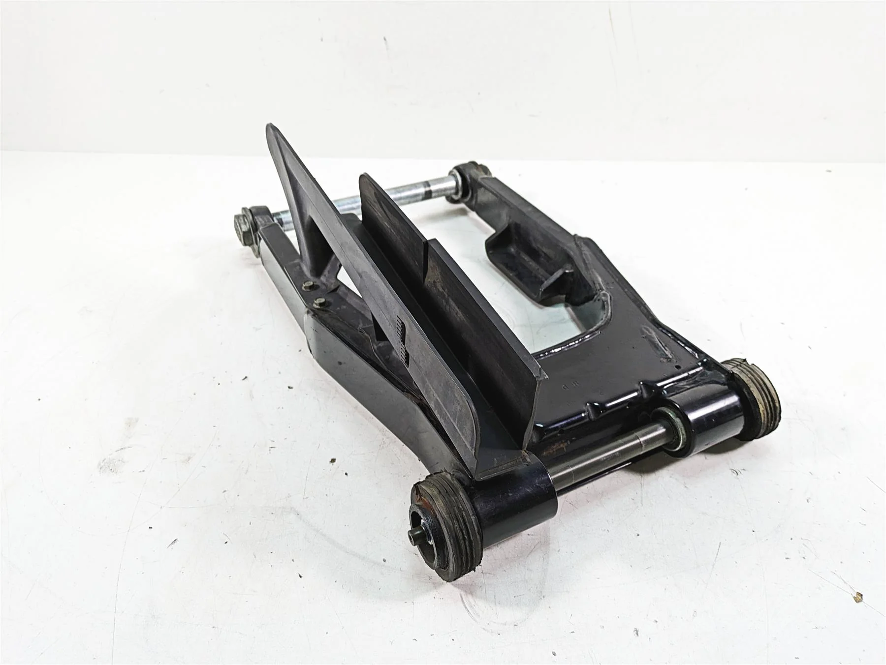 2008 Harley FLHTCU Electra Glide Straight Rear Swingarm Swing Arm 47549-02A - Image 12