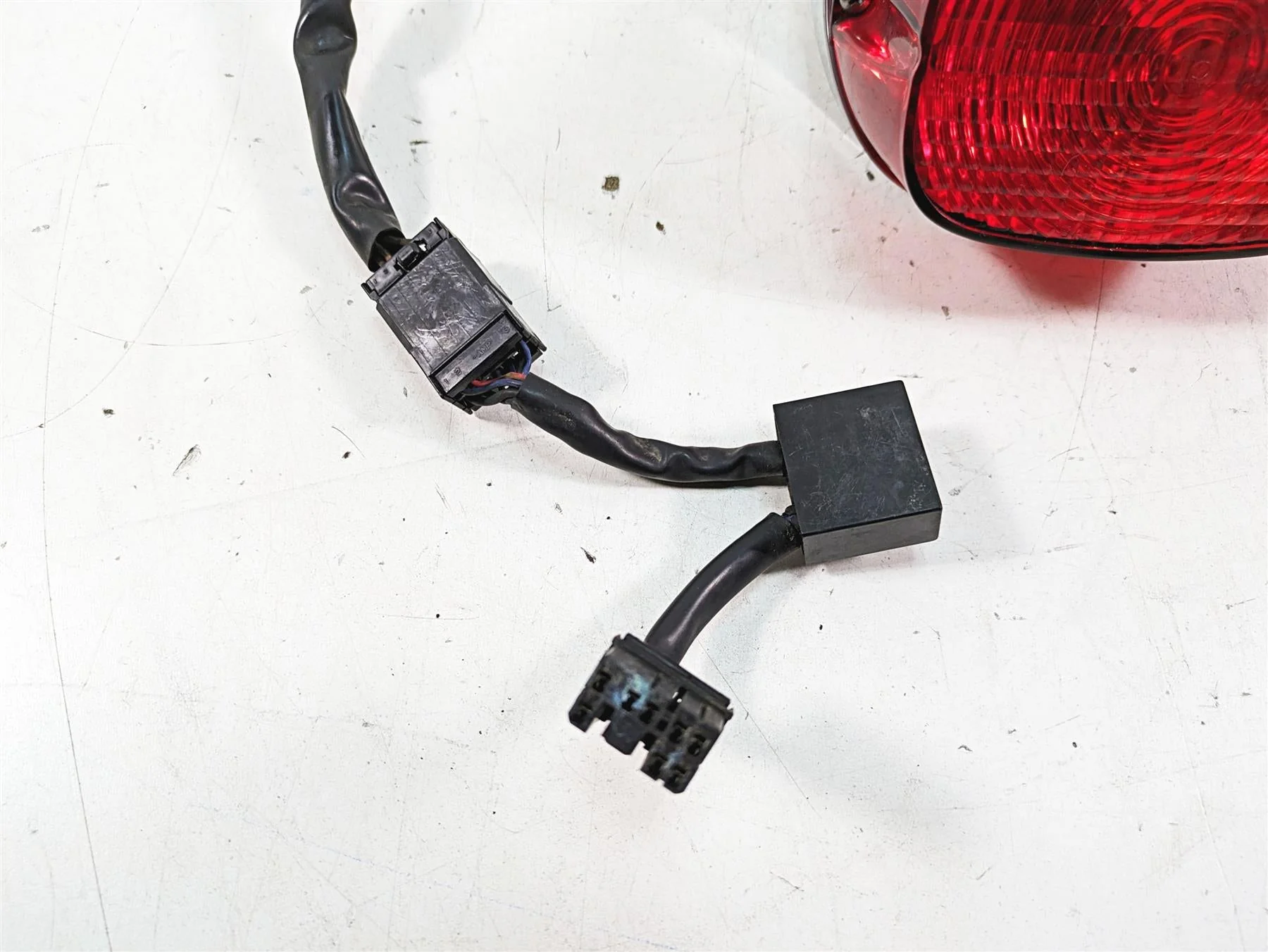 2008 Harley FLHTCU Electra Glide Taillight Tail Light & Wiring -Read 68140-04 - Image 6