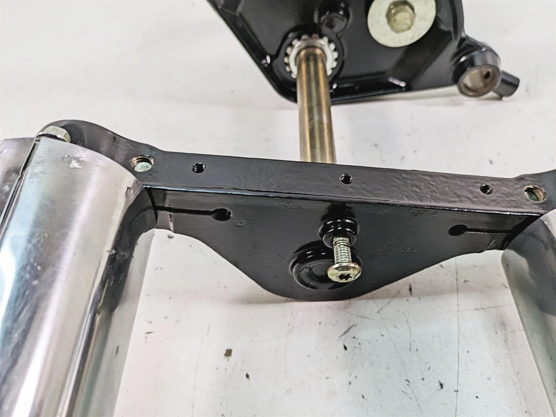 2008 Harley FLHTCU Electra Glide Upper Lower Triple Tree Riser Set 45446-87A - Image 11