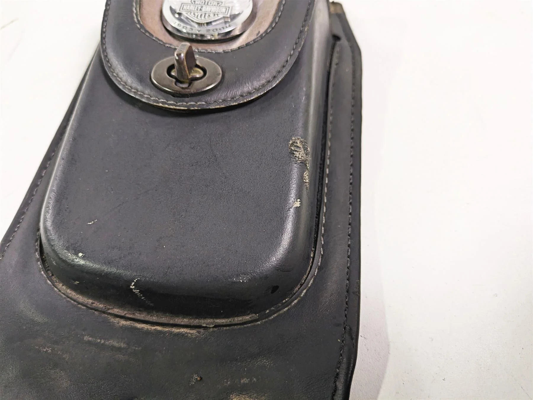 2008 Harley FLSTC 105TH Softail Heritage Fuel Gas Tank Center Bag 91135-09 - Image 8