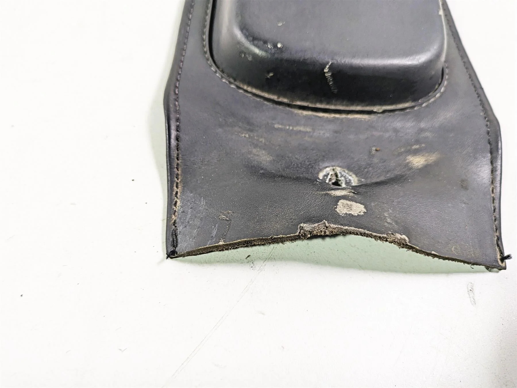 2008 Harley FLSTC 105TH Softail Heritage Fuel Gas Tank Center Bag 91135-09 - Image 9