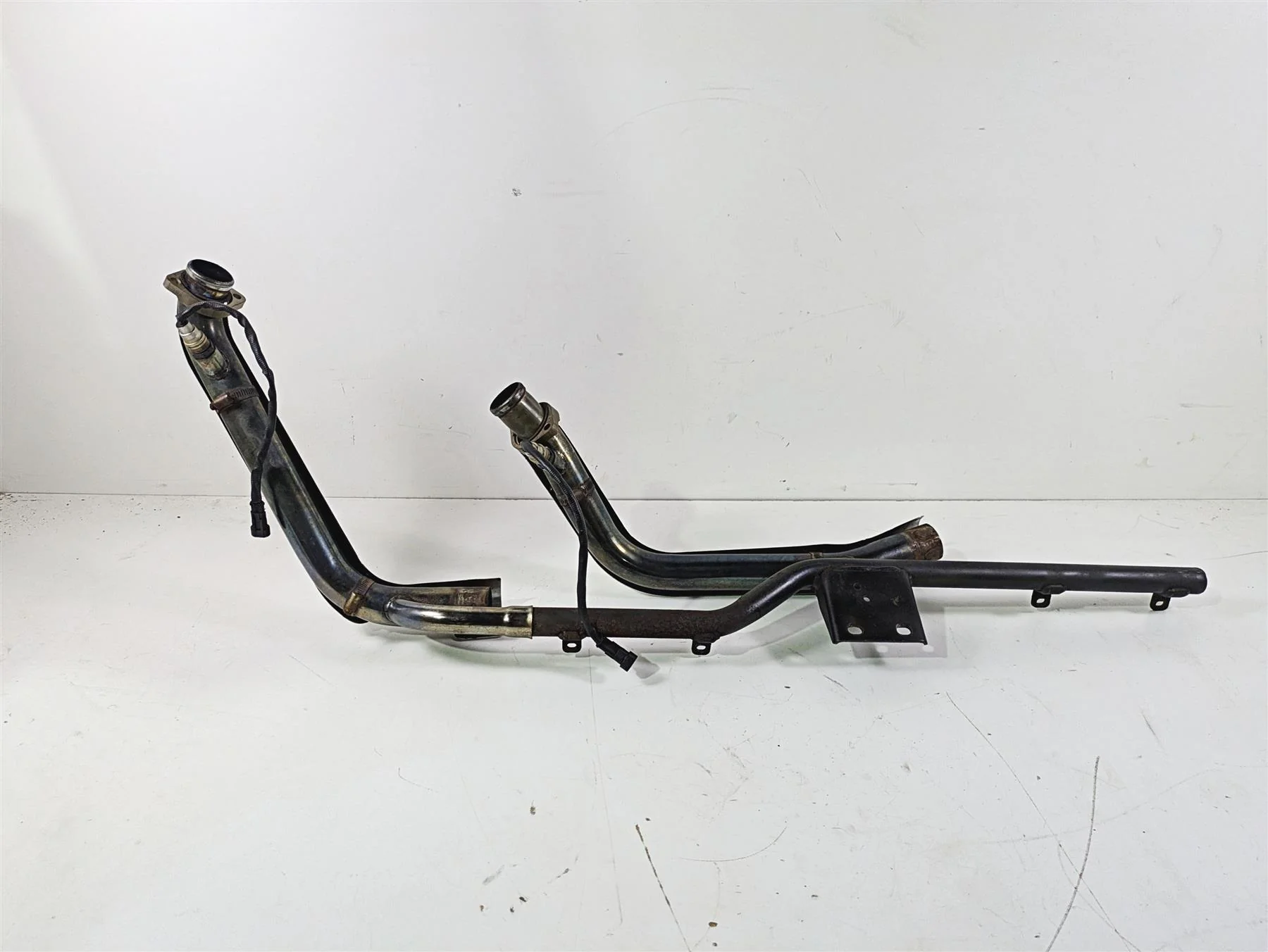 2008 Harley FLSTC 105TH Softail Heritage Oem Exhaust Header Mount Set 66781-07 - Image 3