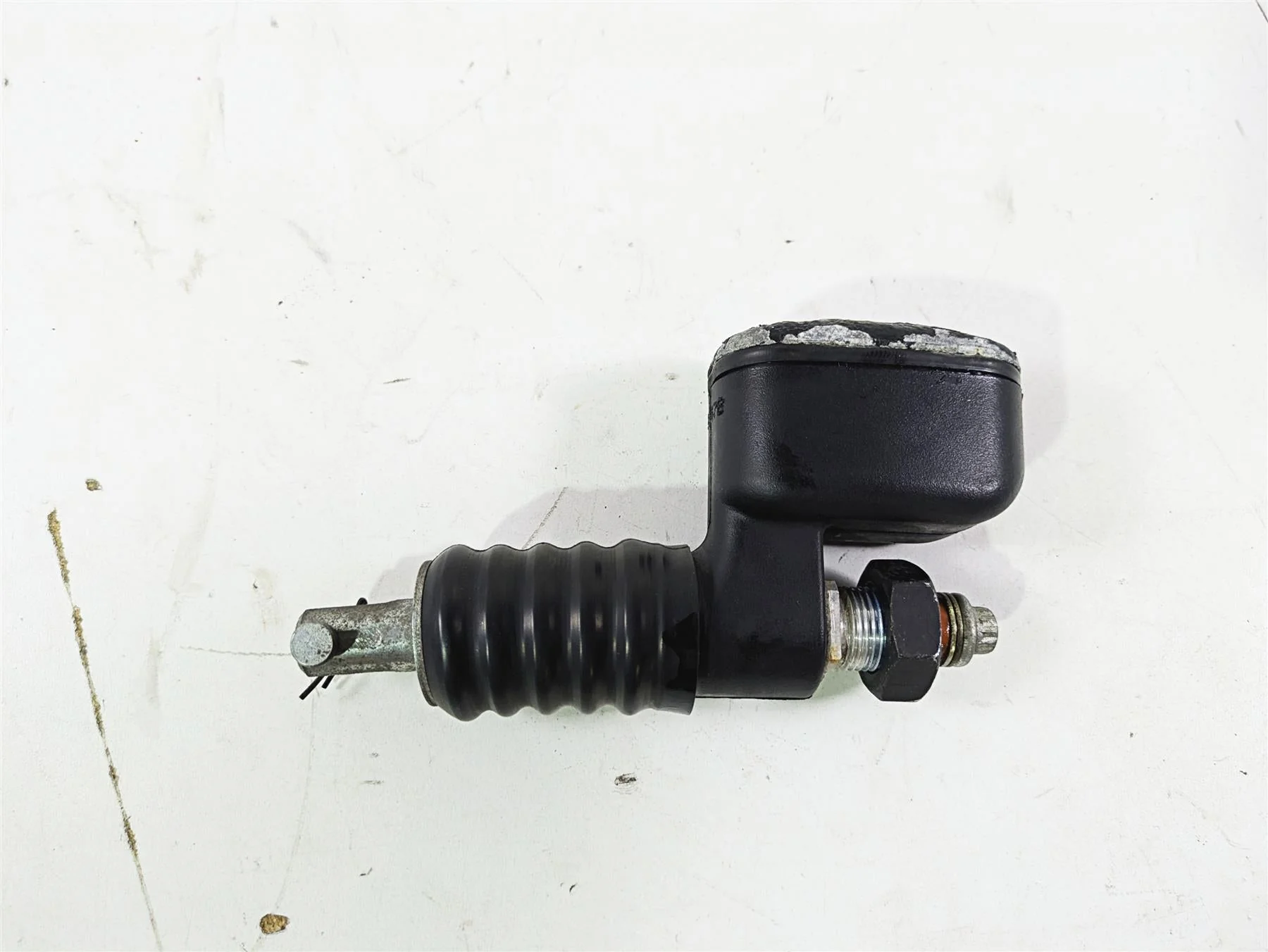 2008 Harley FLSTC 105TH Softail Heritage Rear Brake Master Cylinder 41767-05E - Image 6