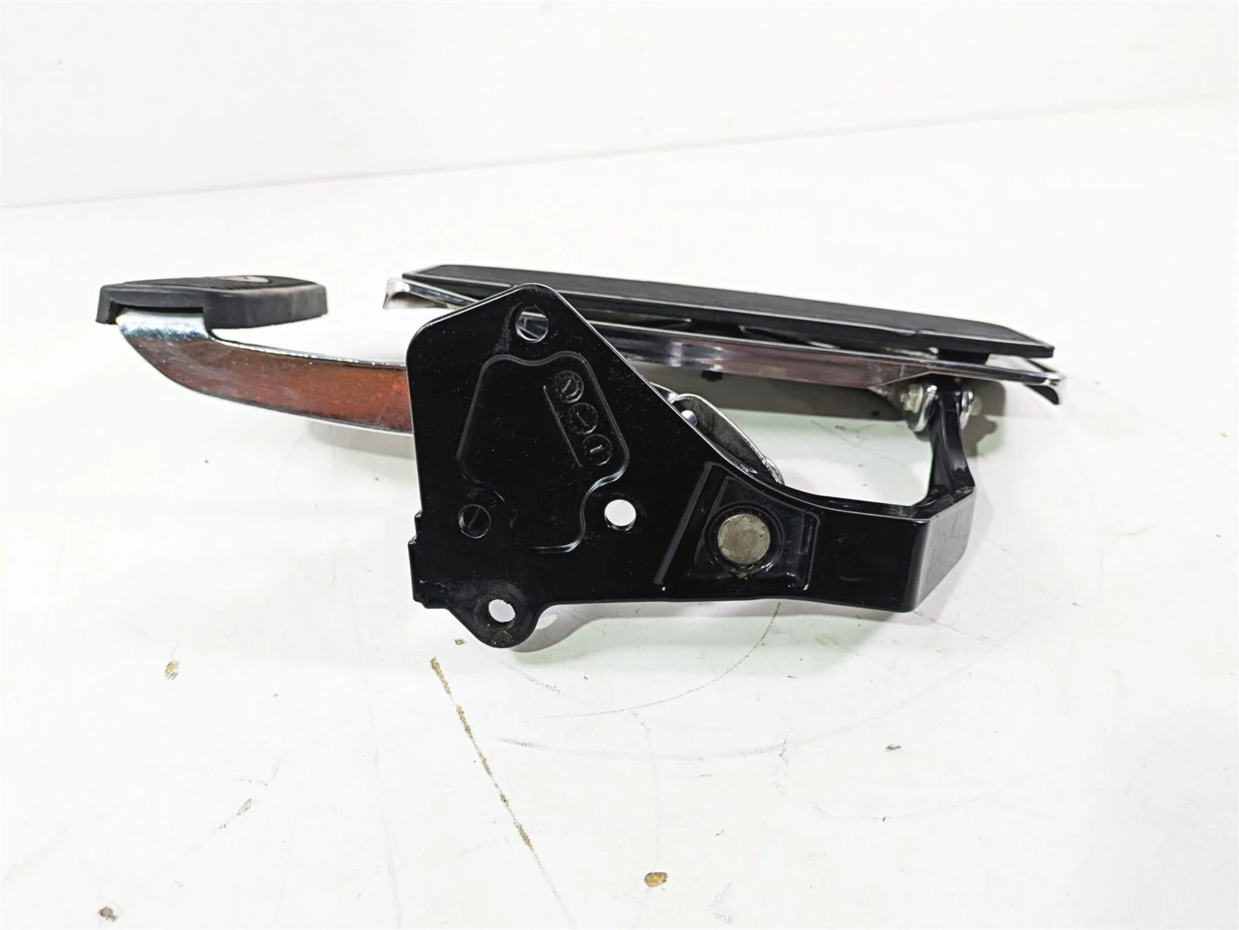 2008 Harley FLSTC 105TH Softail Heritage Right Front Floor Board 50600026 - Image 10
