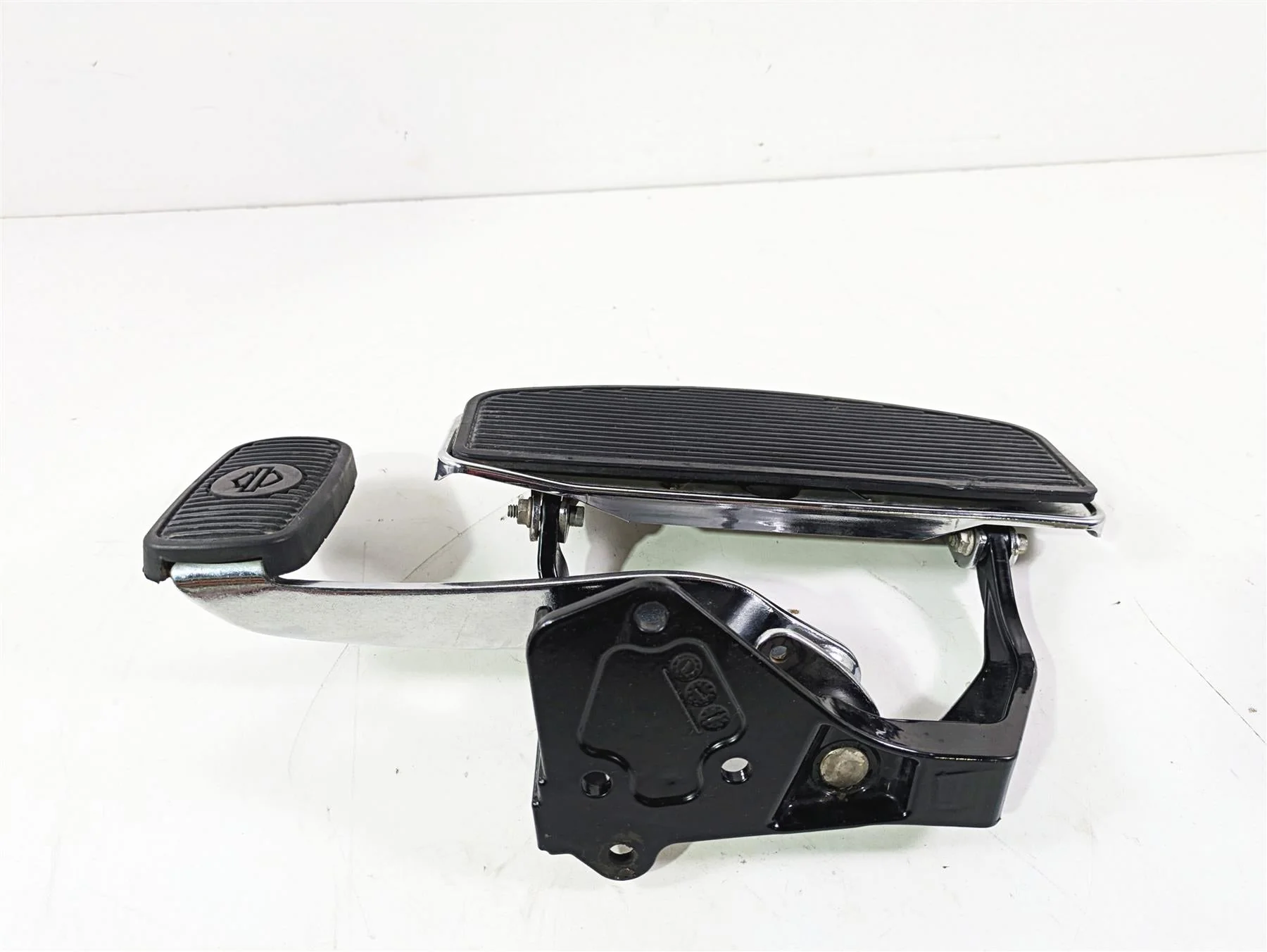 2008 Harley FLSTC 105TH Softail Heritage Right Front Floor Board 50600026 - Image 2