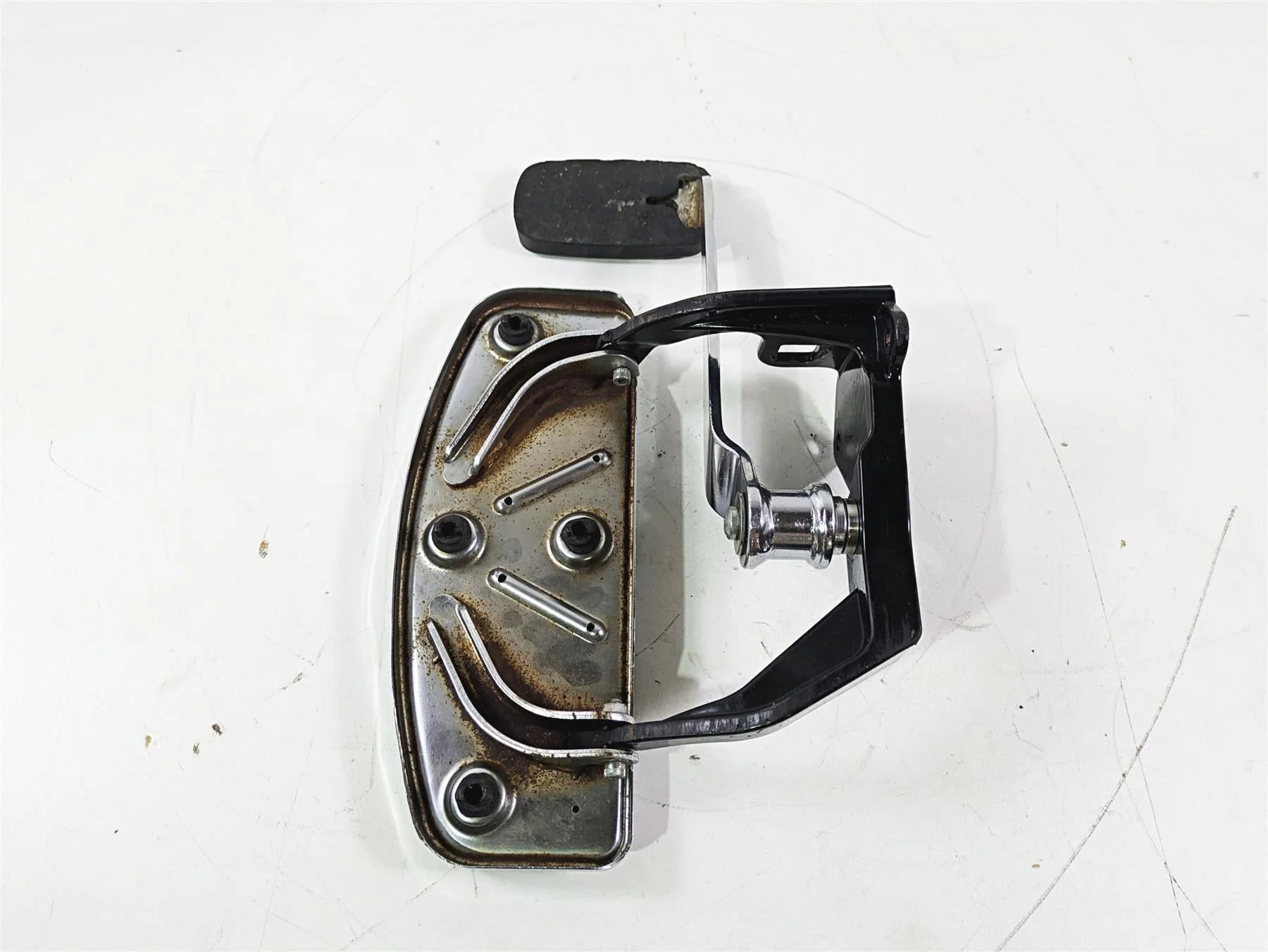 2008 Harley FLSTC 105TH Softail Heritage Right Front Floor Board 50600026 - Image 4