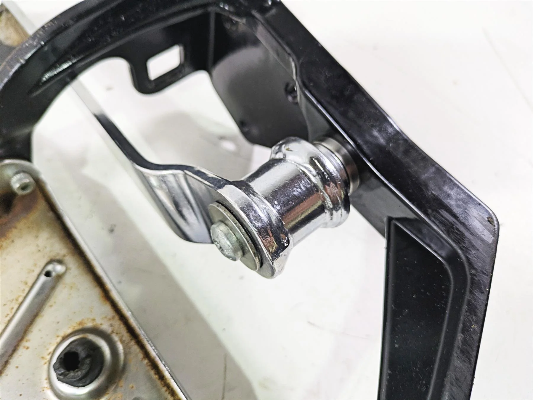 2008 Harley FLSTC 105TH Softail Heritage Right Front Floor Board 50600026 - Image 9