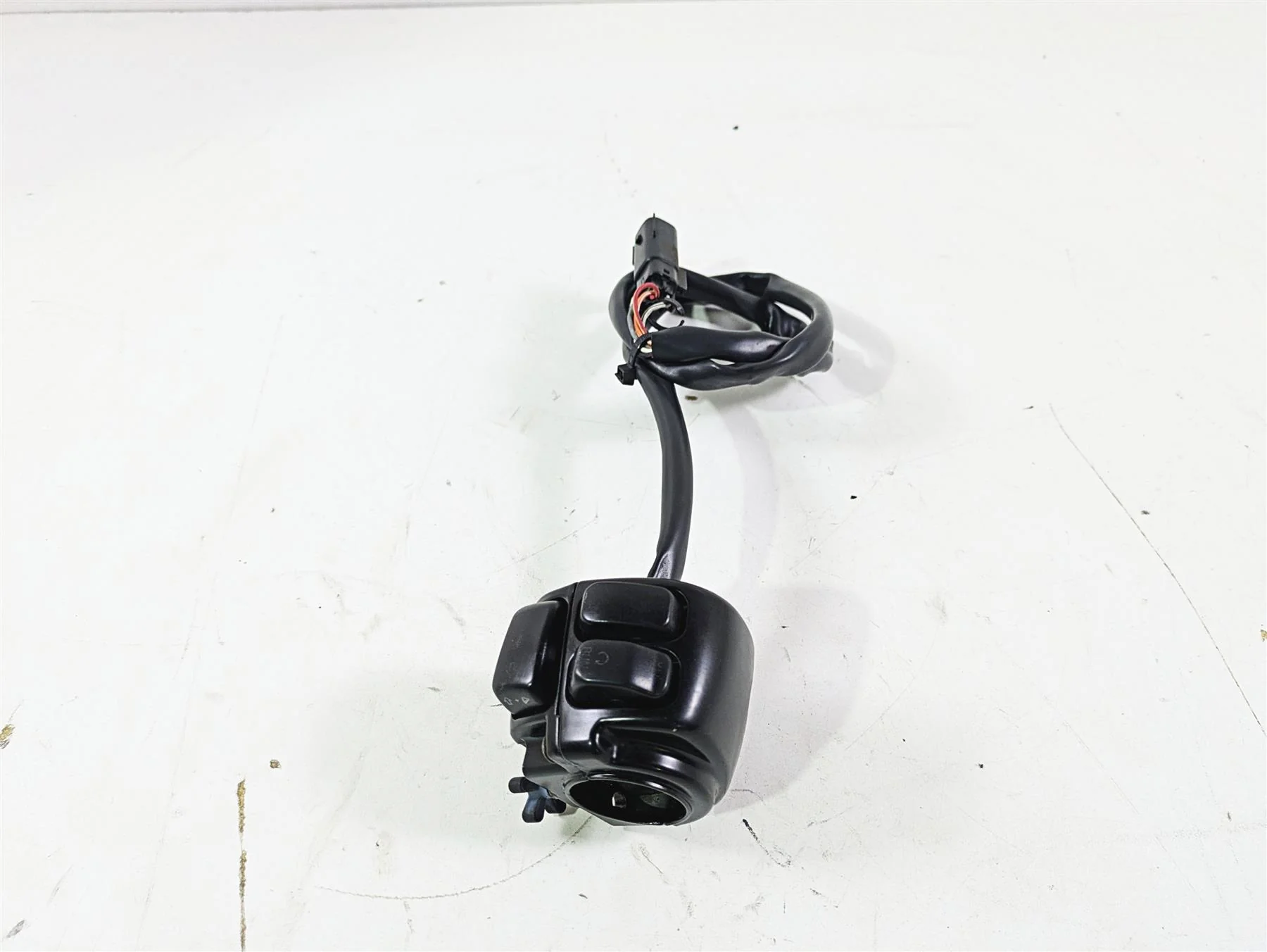 2008 Harley FLSTC 105TH Softail Heritage Right Hand Control Switch Read 71684-06 - Image 2