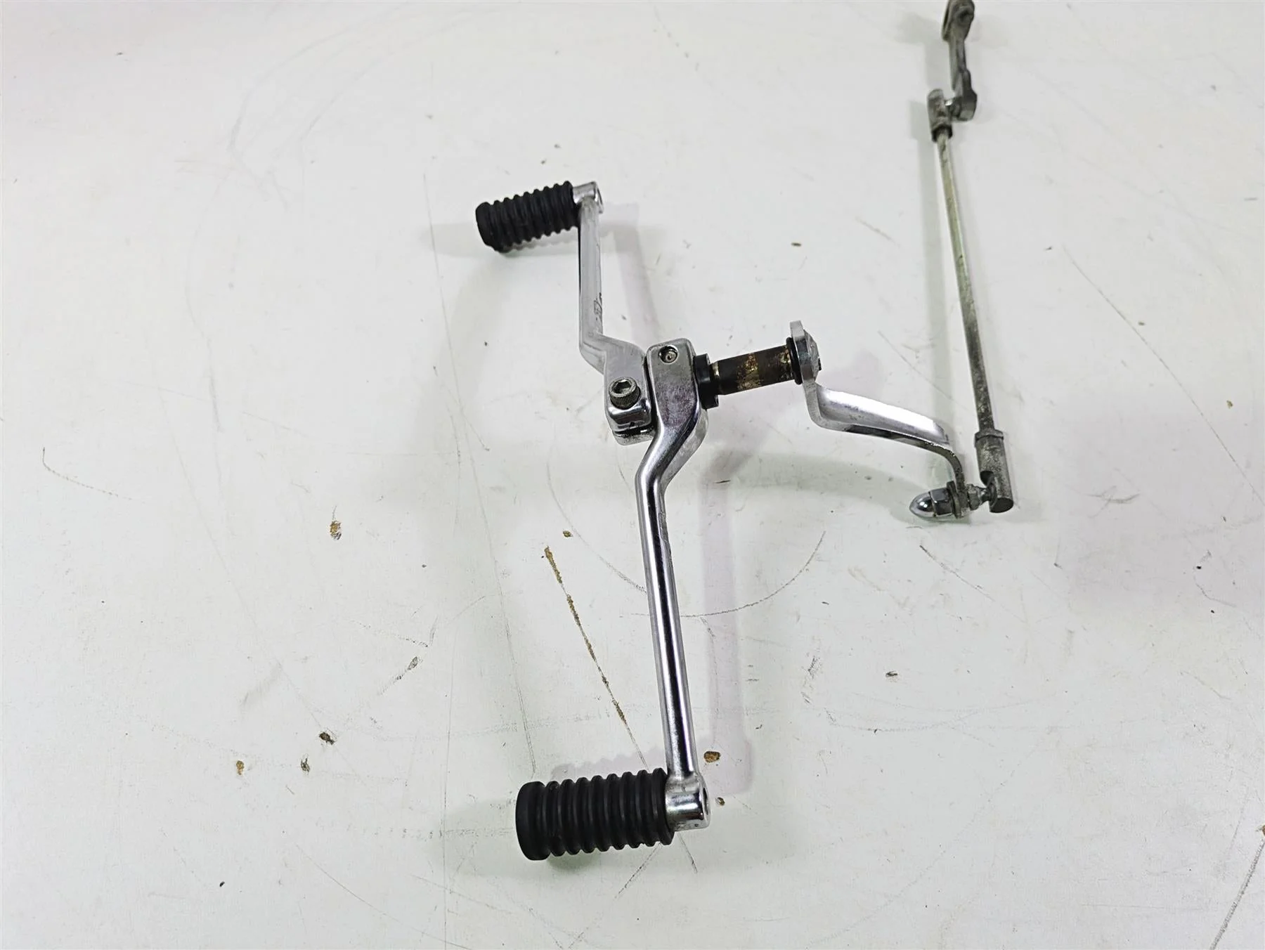 2008 Harley FLSTC 105TH Softail Heritage Shifter Shift Lever + Links 33895-82E - Image 11