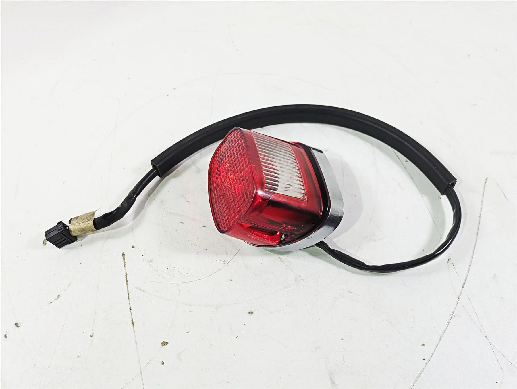 2008 Harley FLSTC 105TH Softail Heritage Tail Light Lamp Taillight 68140-04 - Image 2