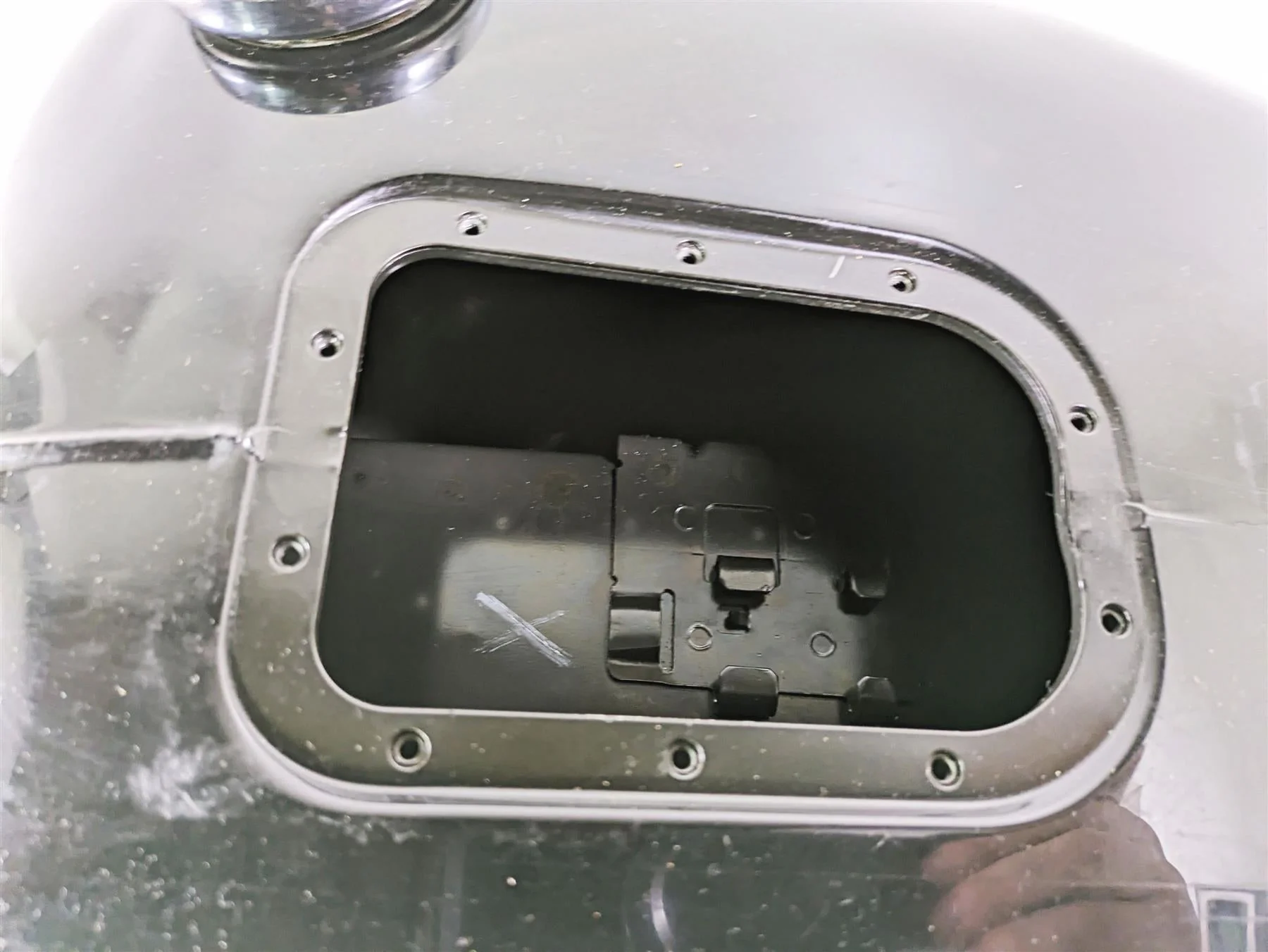 2008 Harley FLSTC Softail Heritage Fuel Gas Petrol Tank 5 Gallon - Read 61000800 - Image 4