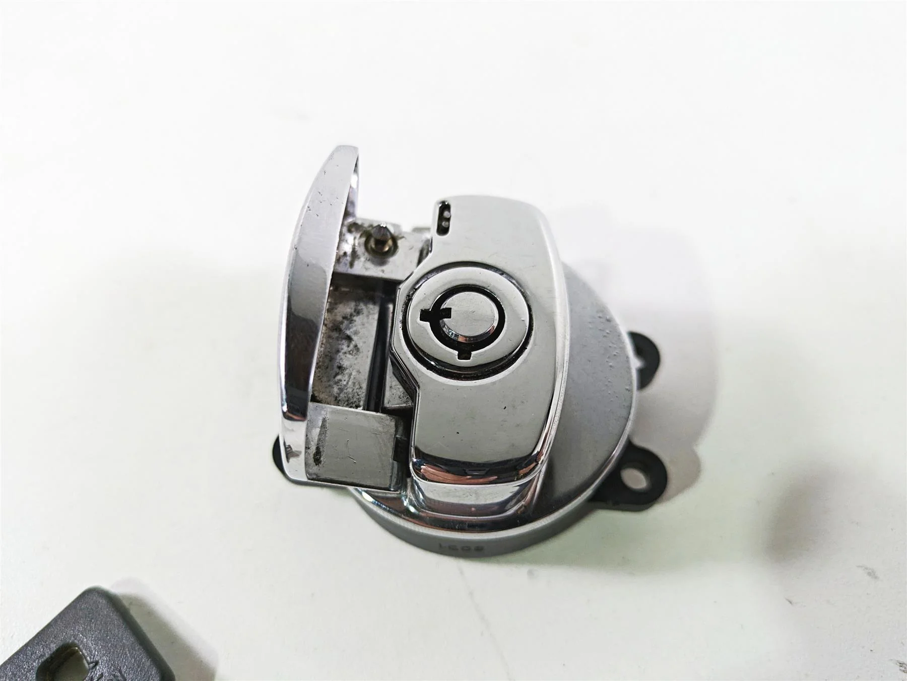 2008 Harley FLSTC Softail Heritage Ignition Switch Key Lock Set 71450-04 - Image 8