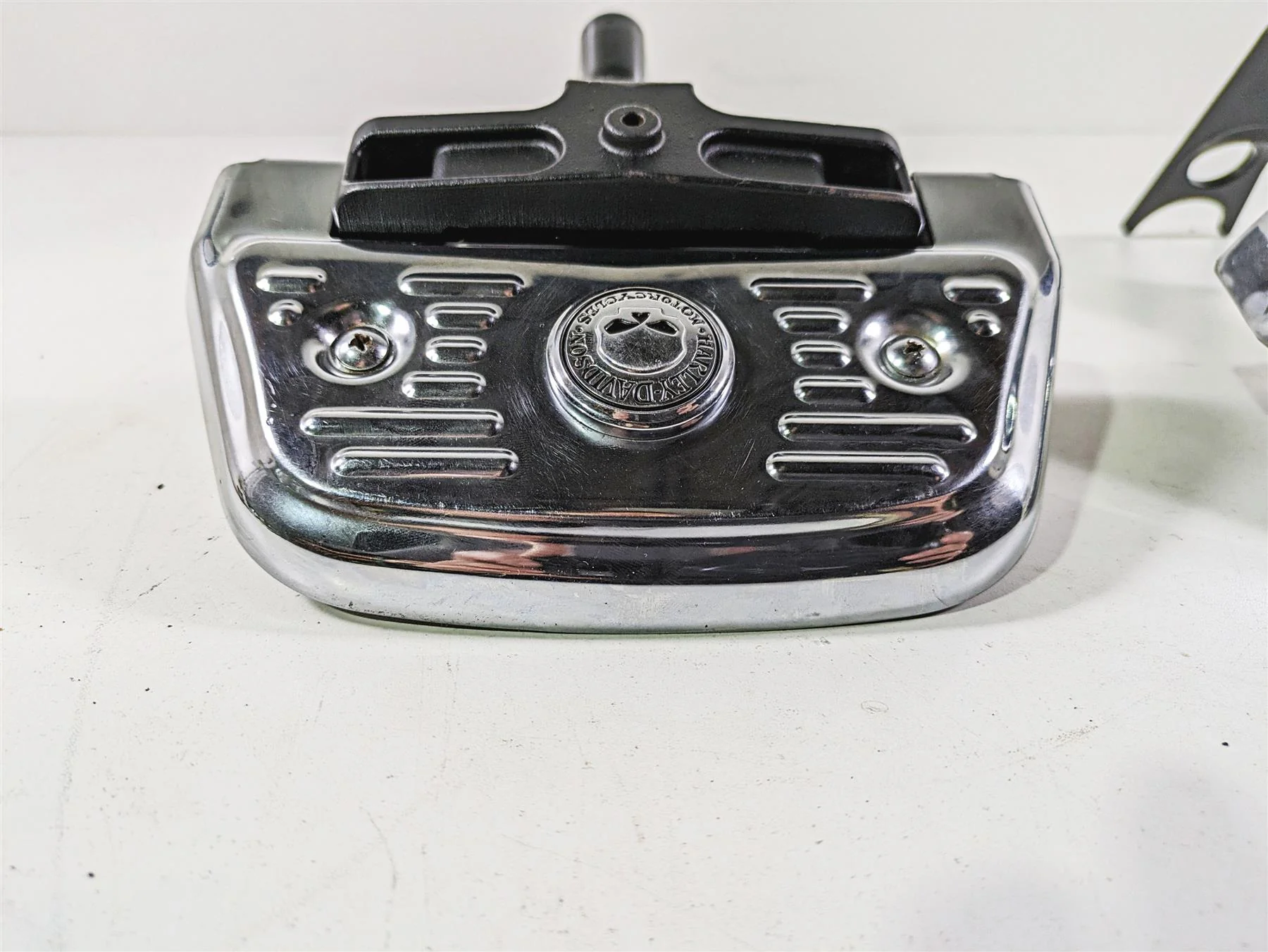 2008 Harley FLSTC Softail Heritage Rear Passenger Floorboard Kit 50602-00A - Image 2