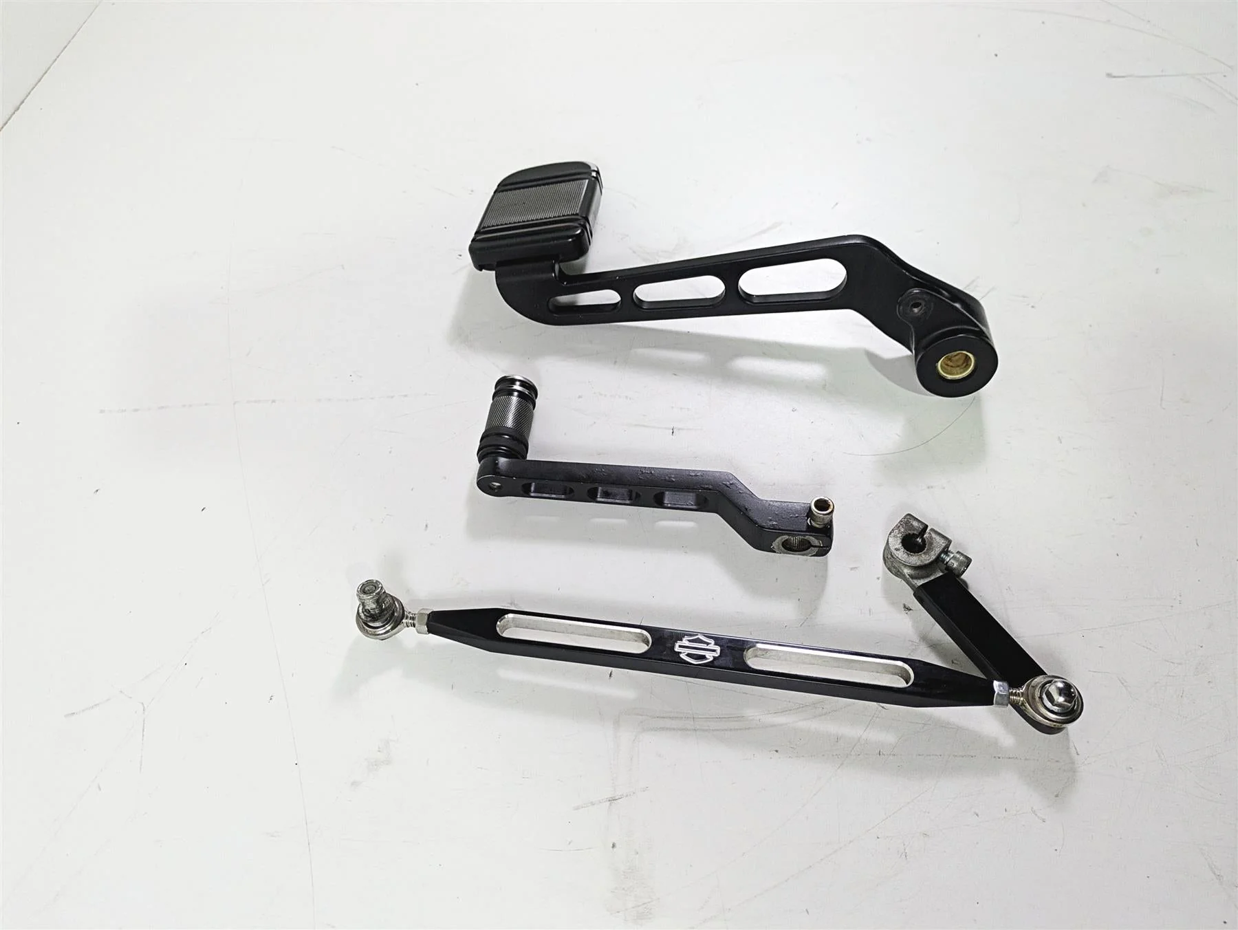 2008 Harley FLSTSB Cross Bones Diamond Black Brake Pedal & Shifter 46718-08 - Image 2