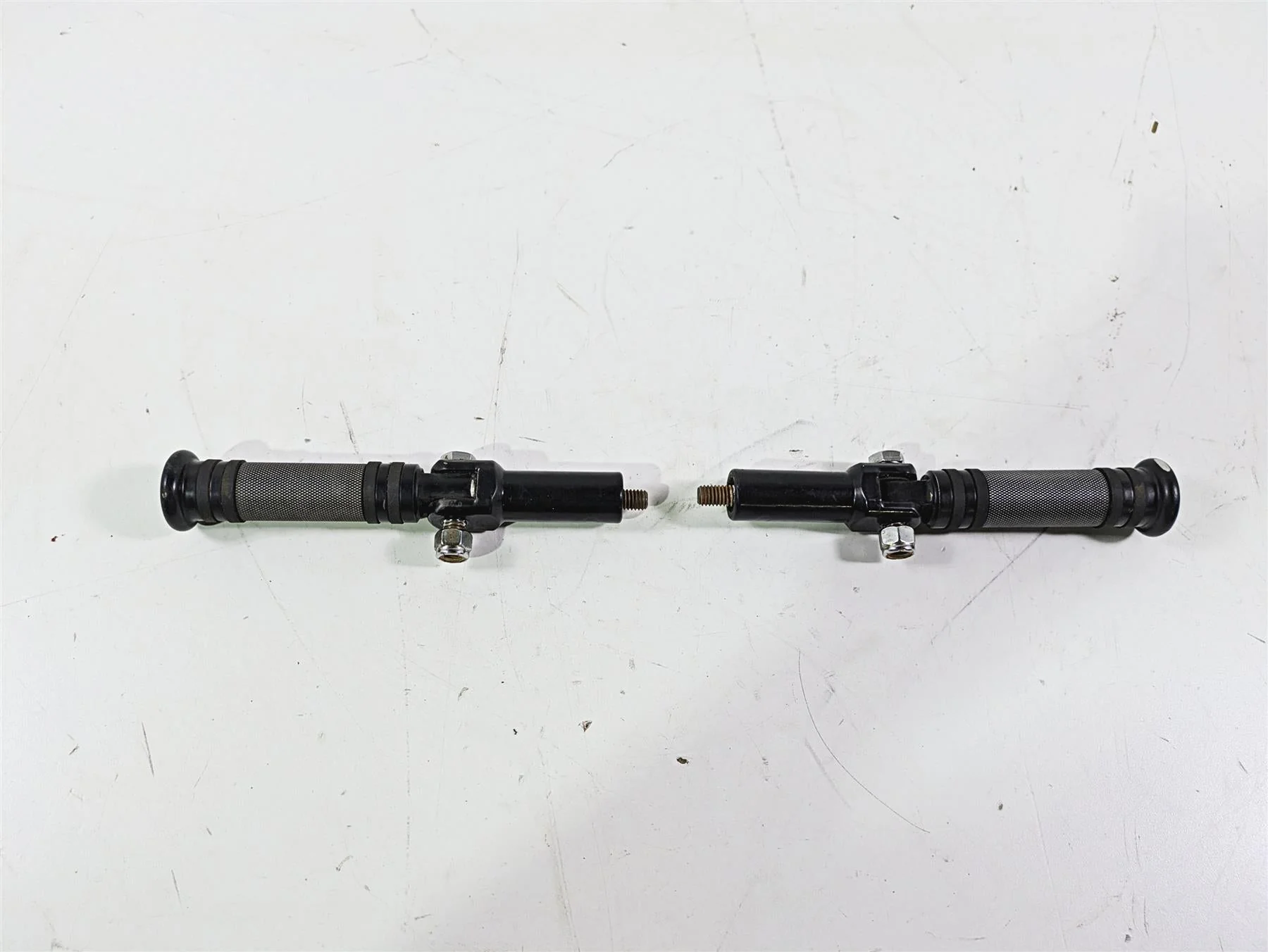 2008 Harley FLSTSB Cross Bones Diamond Black Passenger Footpeg Set 50911-08A - Image 9