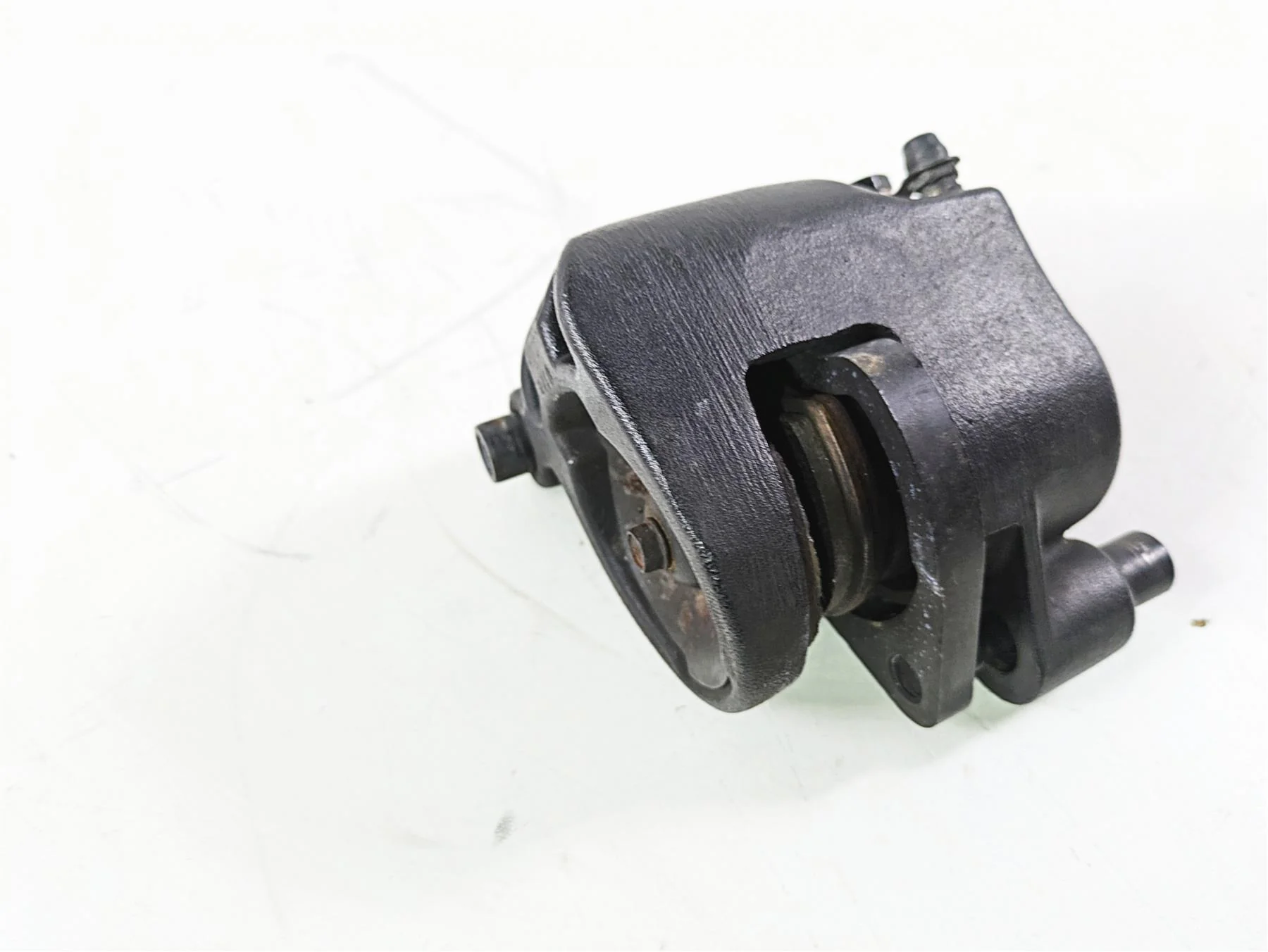 2008 Harley FLSTSB Cross Bones Front Brake Caliper 44079-97C - Image 10