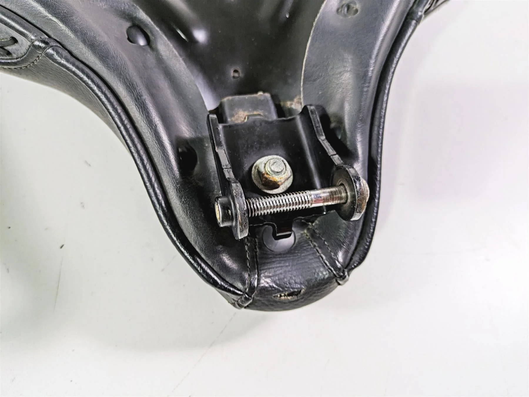 2008 Harley FLSTSB Cross Bones Front Rear Seat Saddle & Mount Set 51481-08 - Image 10