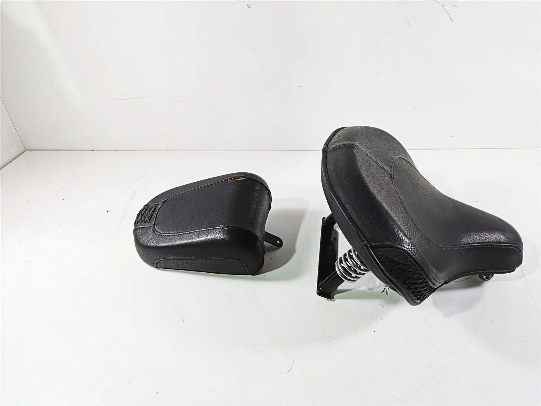2008 Harley FLSTSB Cross Bones Front Rear Seat Saddle & Mount Set 51481-08 - Image 11