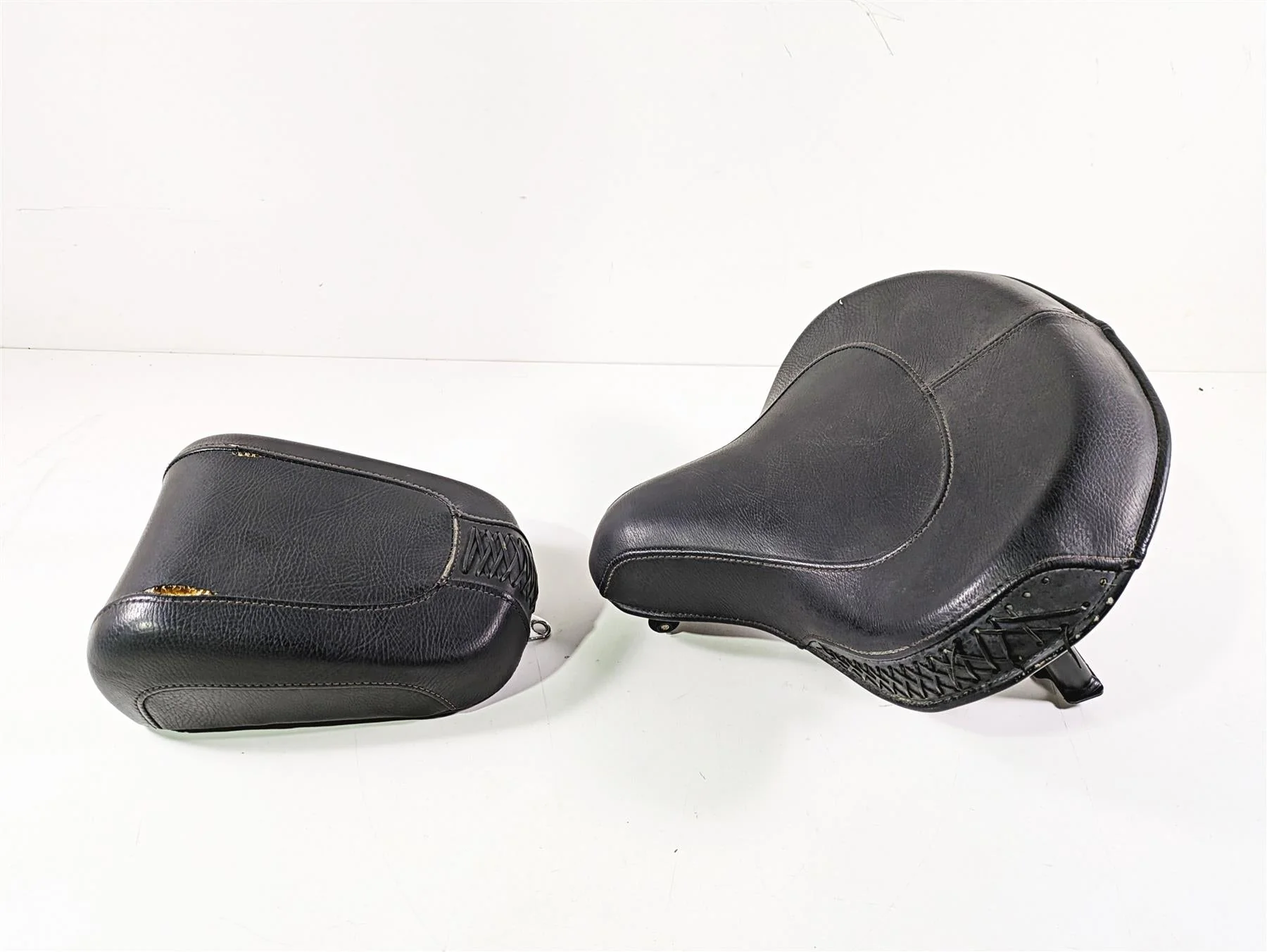 2008 Harley FLSTSB Cross Bones Front Rear Seat Saddle & Mount Set 51481-08 - Image 2