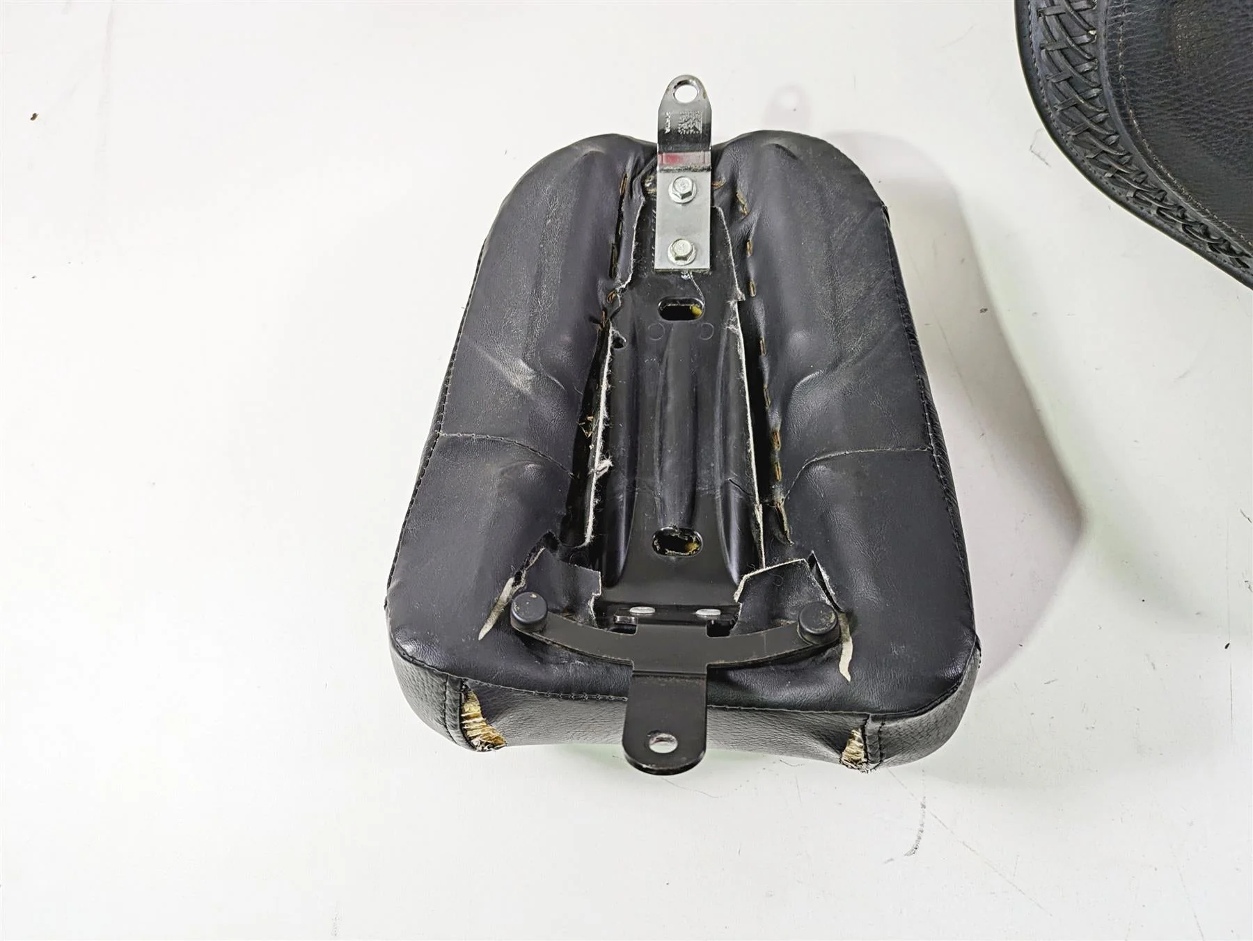 2008 Harley FLSTSB Cross Bones Front Rear Seat Saddle & Mount Set 51481-08 - Image 7