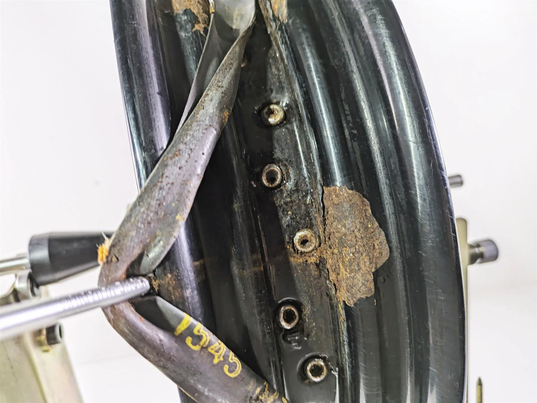 2008 Harley FLSTSB Cross Bones Front Wheel Rim 16x3 -Read 44937-08 - Image 12