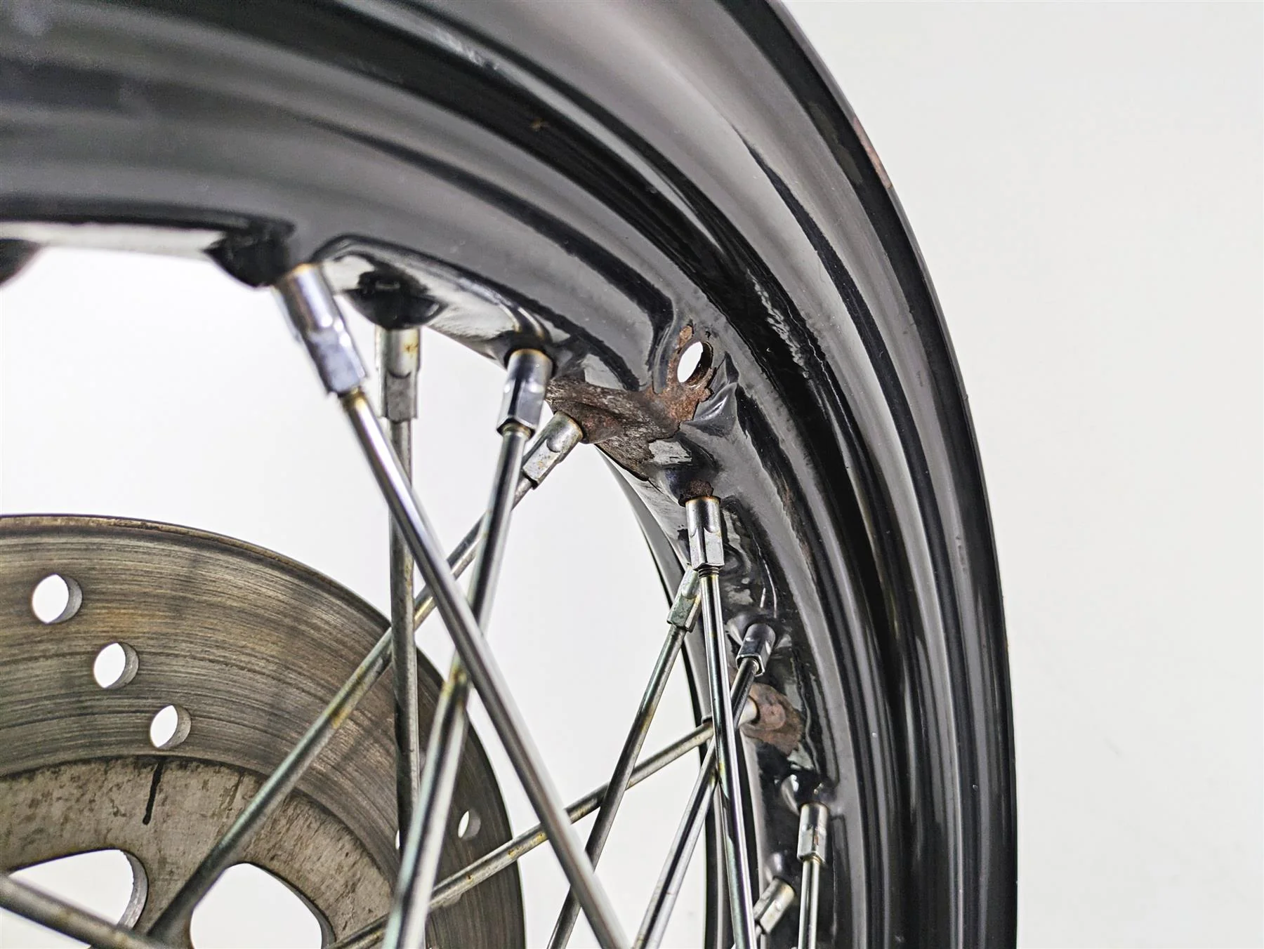 2008 Harley FLSTSB Cross Bones Front Wheel Rim 16x3 -Read 44937-08 - Image 5